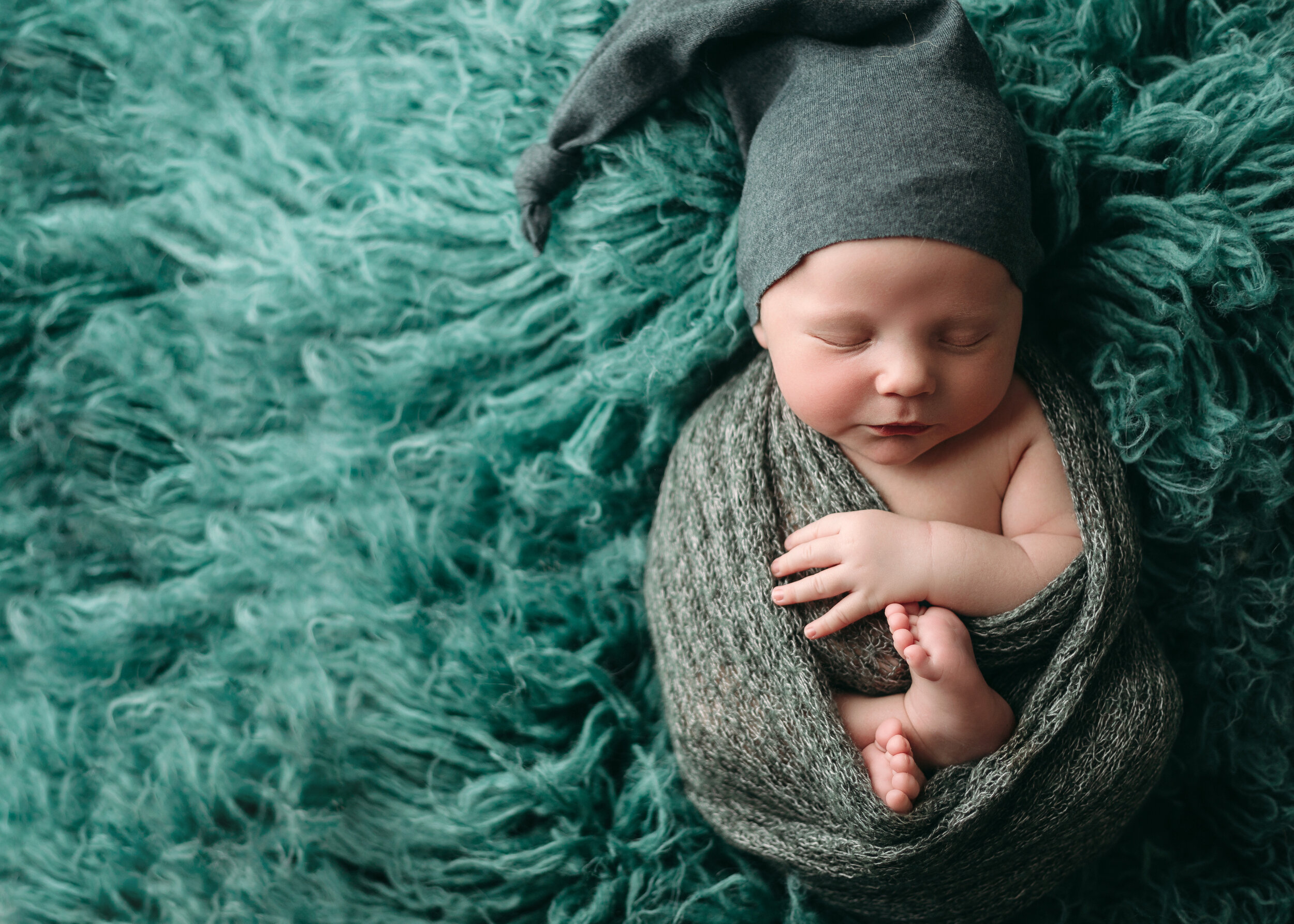 What to Expect When Booking a Newborn Session