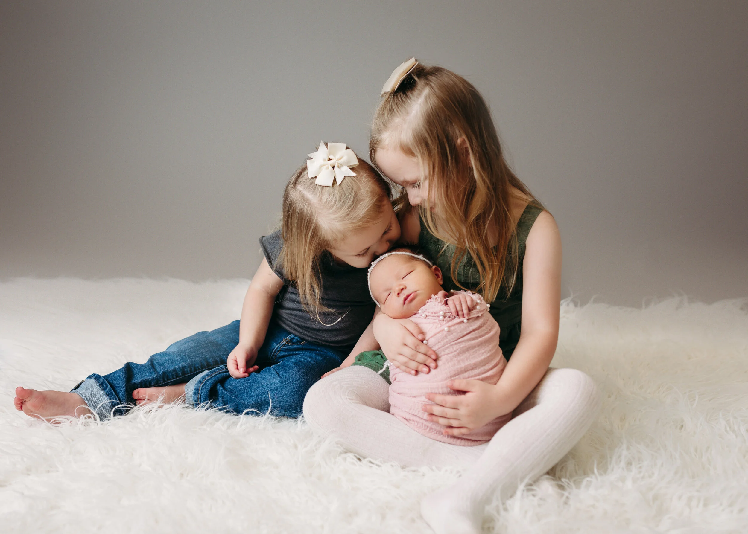 Who To Bring To A Newborn Session