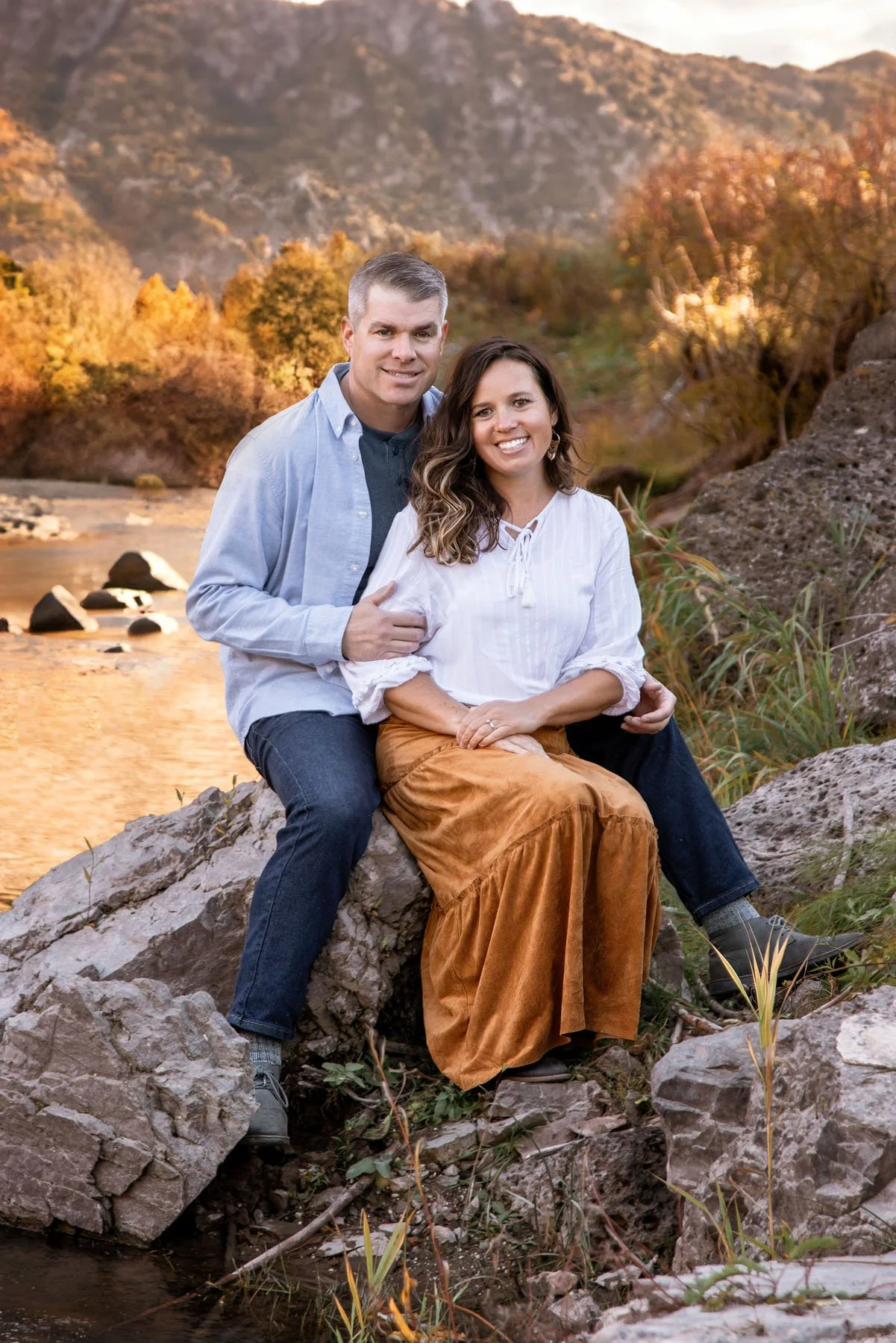 Casual outdoor family session with rocks, sagebrush, and river