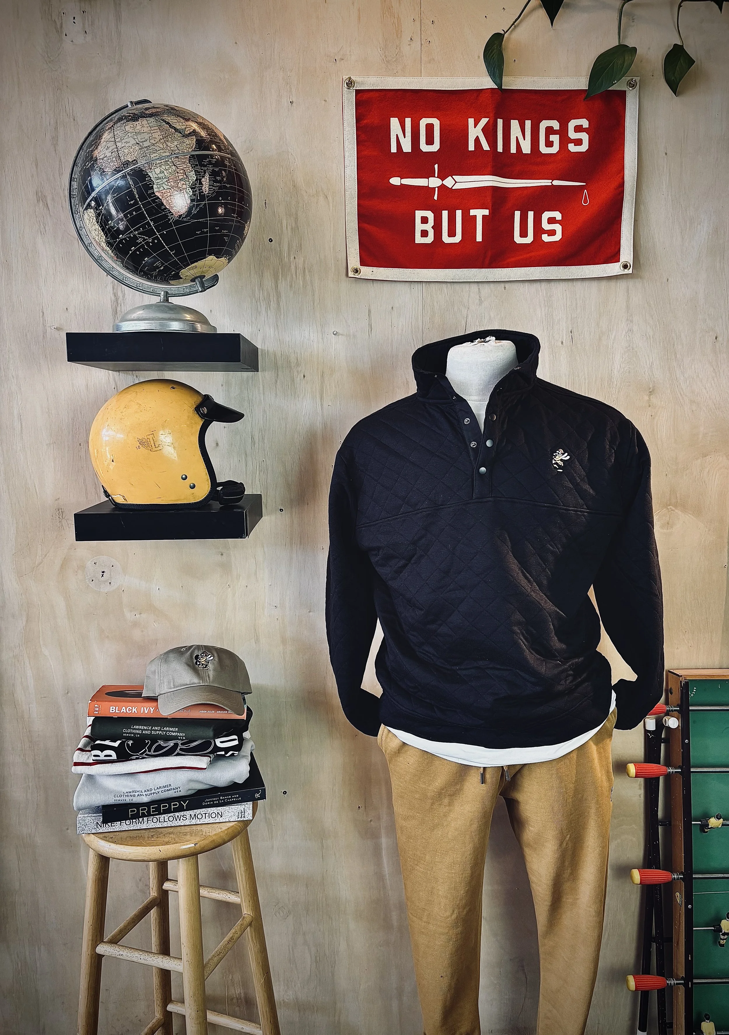 MASCOT QUARTER BUTTON-UP