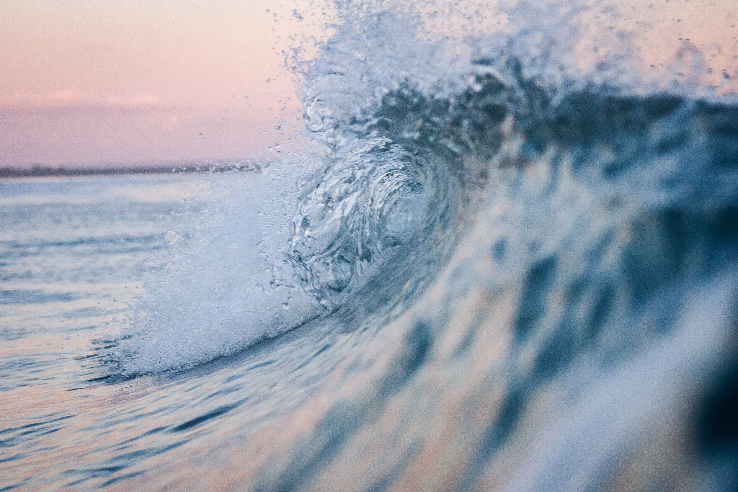 I couldn&rsquo;t choose which one to post, so here&rsquo;s three! Which one is your favorite?

#pnwsurf #pnwsunset #wavephotography #oceanwave #discovergraysharbor @canonusa
