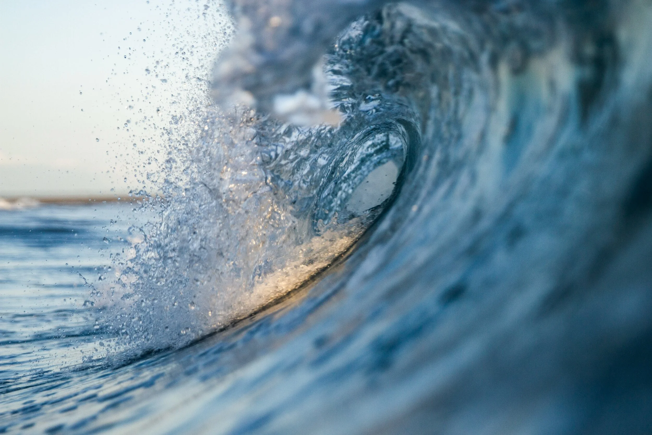 A little sparkle and glass ✨ 

#wavephotography #coldwaterwomen @canonusa #discovergraysharbor #sunsetsurf #oceansunset