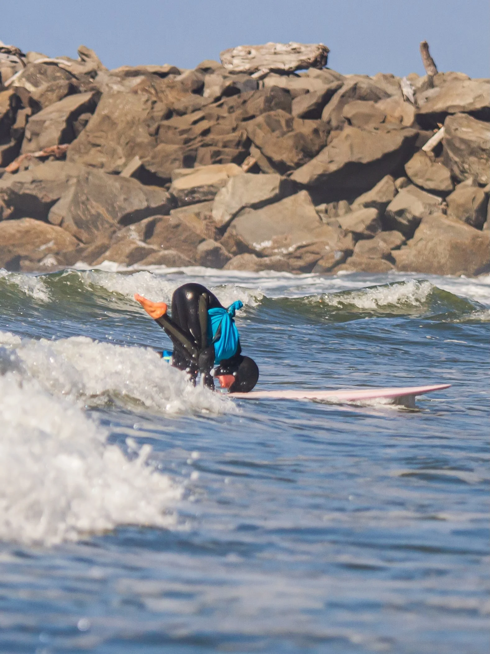 SIX DAYS TILL THE @thesurfshopwestportwa LONGBOARD CLASSIC! 🤩🤩🤩 The kids heats always make my face hurt from smiling so much cause LOOK AT THEM GO! (Photos from last year)