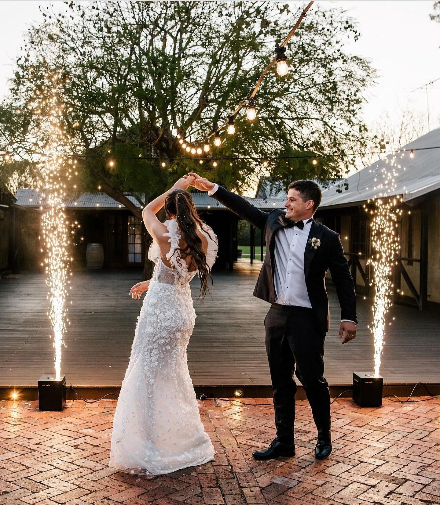 We love how sparktaculars add an extra flair to photos! They really make a statement. Did you know that can be set off multiple times during the evening! On entry and first dance are the most popular times. 

📸 @benandebony 

#margaretriver #margare