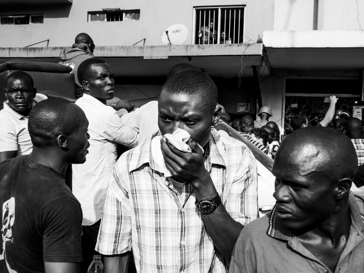 2016 Ugandan general election. Ugandan army clashes with supporters of opposition candidate Kizza Besigye in central Kampala.