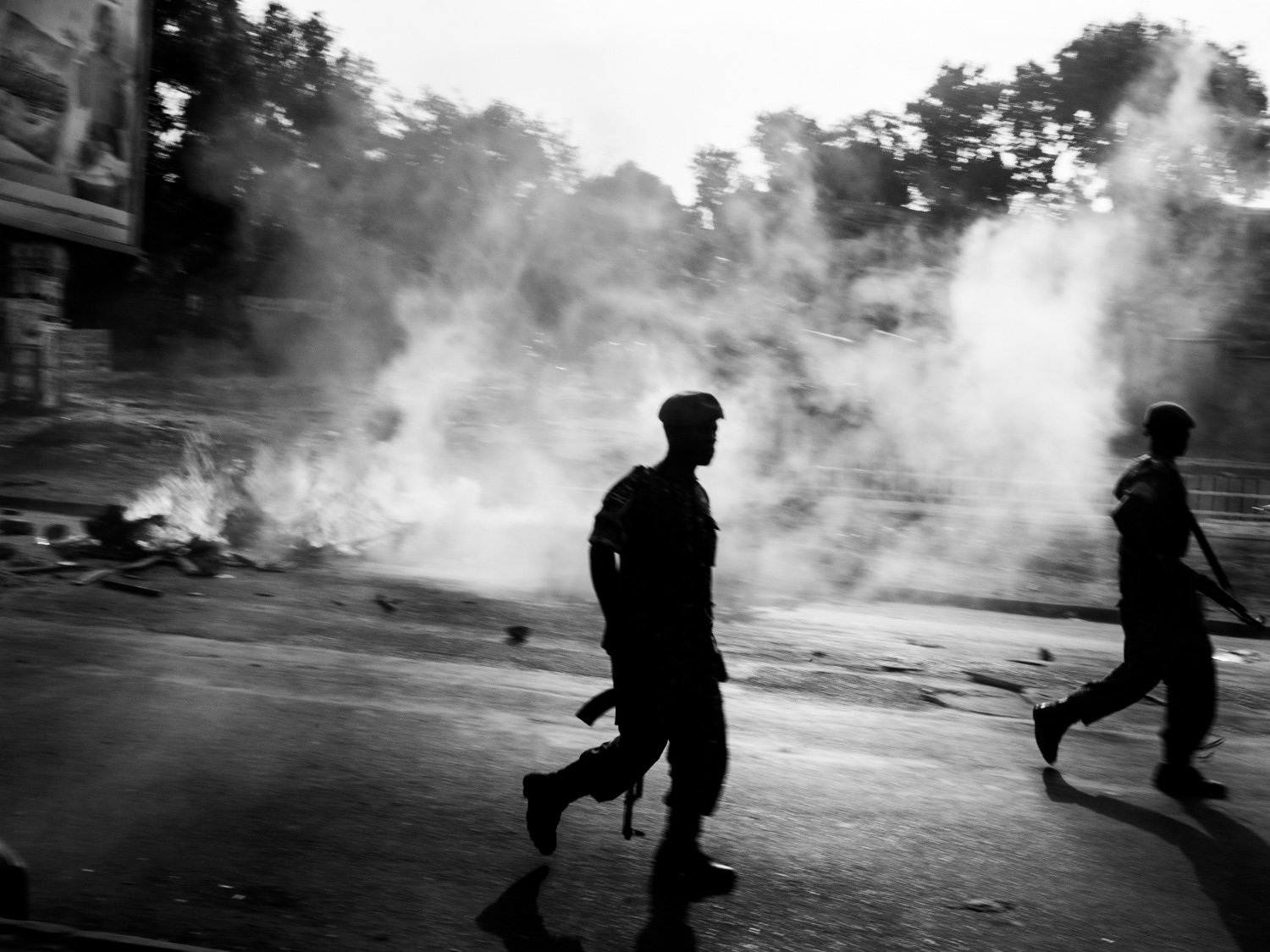 2016 Ugandan general election. Ugandan army clashes with supporters of opposition candidate Kizza Besigye in central Kampala.