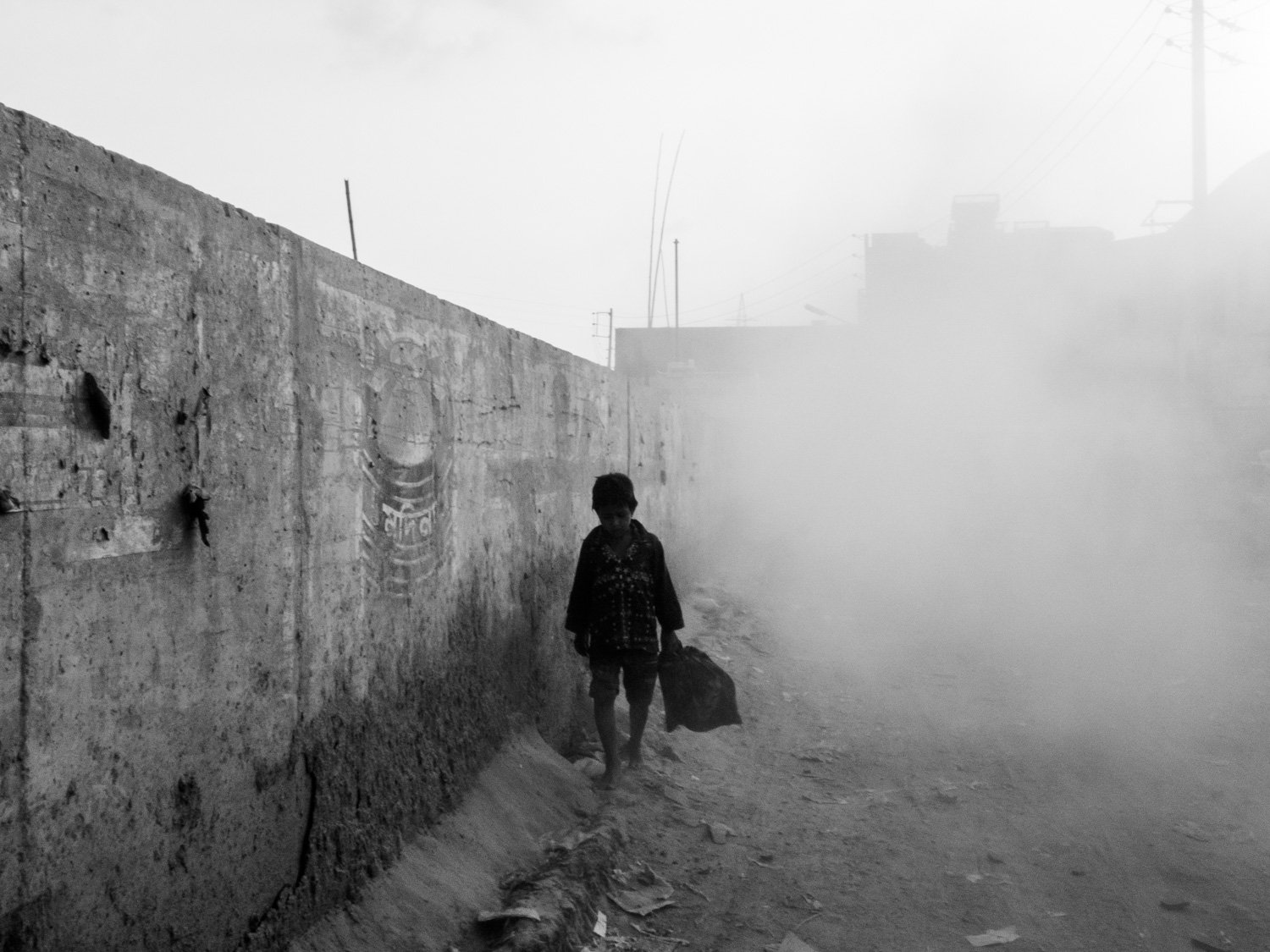 Bangladesh. Dhaka. Homeless young boy. 2013.