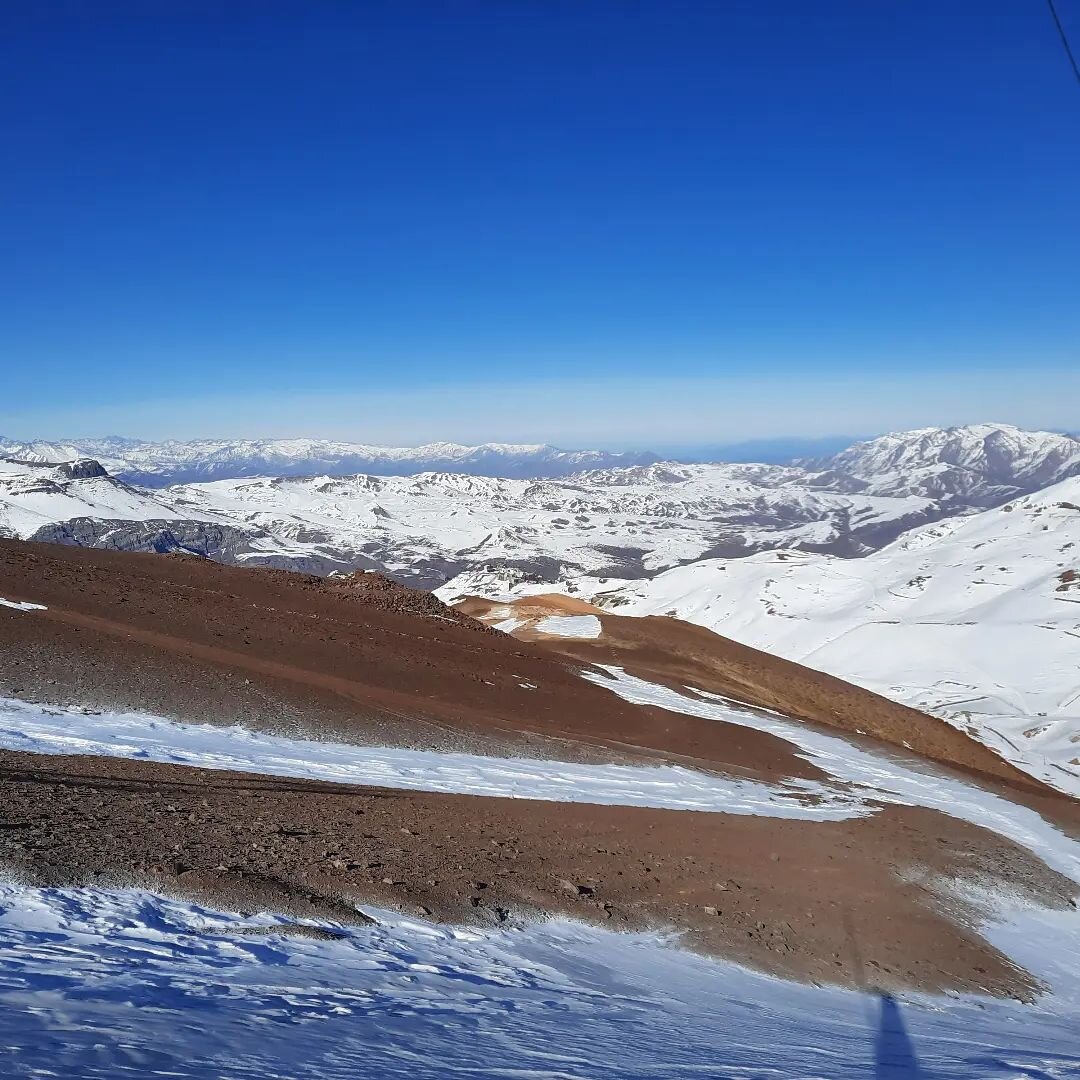 skiing on the moon 
#fallerones #skischile #icanseethecondorscircling