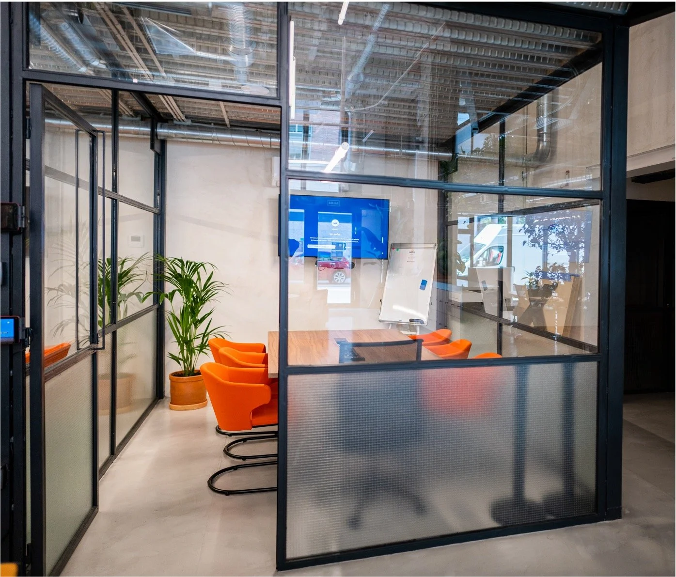 Why hire a meeting room in Madrid?