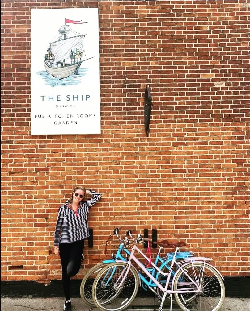 Whilst this beautiful spring weather is with us, why not treat yourself to a ride out to @theshipatdunwich for lunch and some Adnams! These beautiful ladies Town style bikes are just 'so Southwold' 
#southwold #dunwich #adnams #pubrides #suffolkcycli