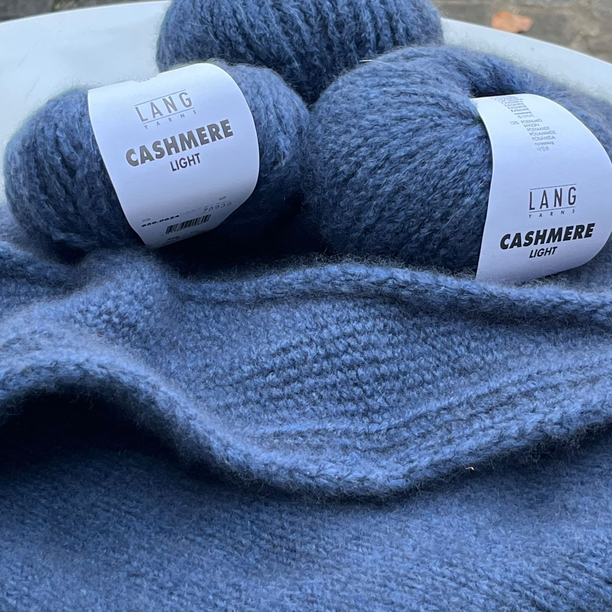 Cashmere in Zürich: Alles über die edelste Wolle + handgestrickte Accessoires