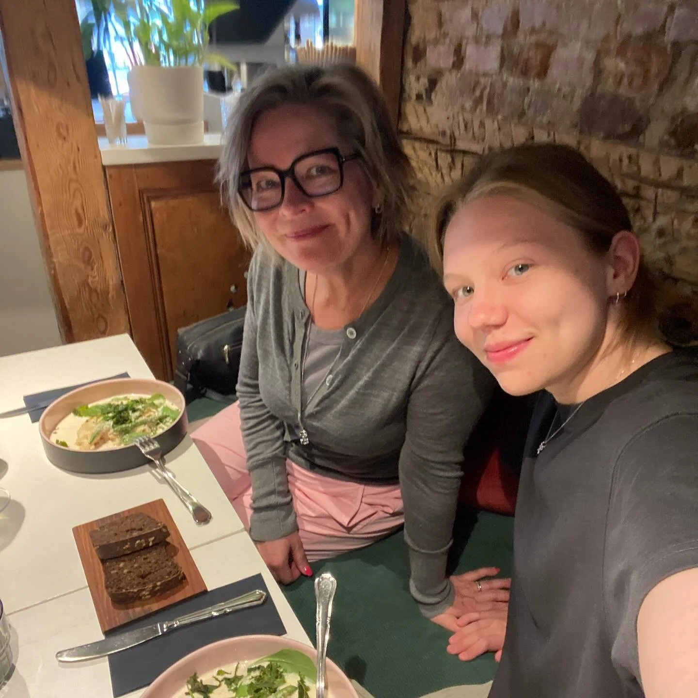 Odotettu ja ihana perinteeksi muodostunut äiti-tytär matka Tallinnaan. ❤️🩷😍 Löydettiin uusi kiva hotelli, jossa pikku kylpylä @nunneboutiquehotel