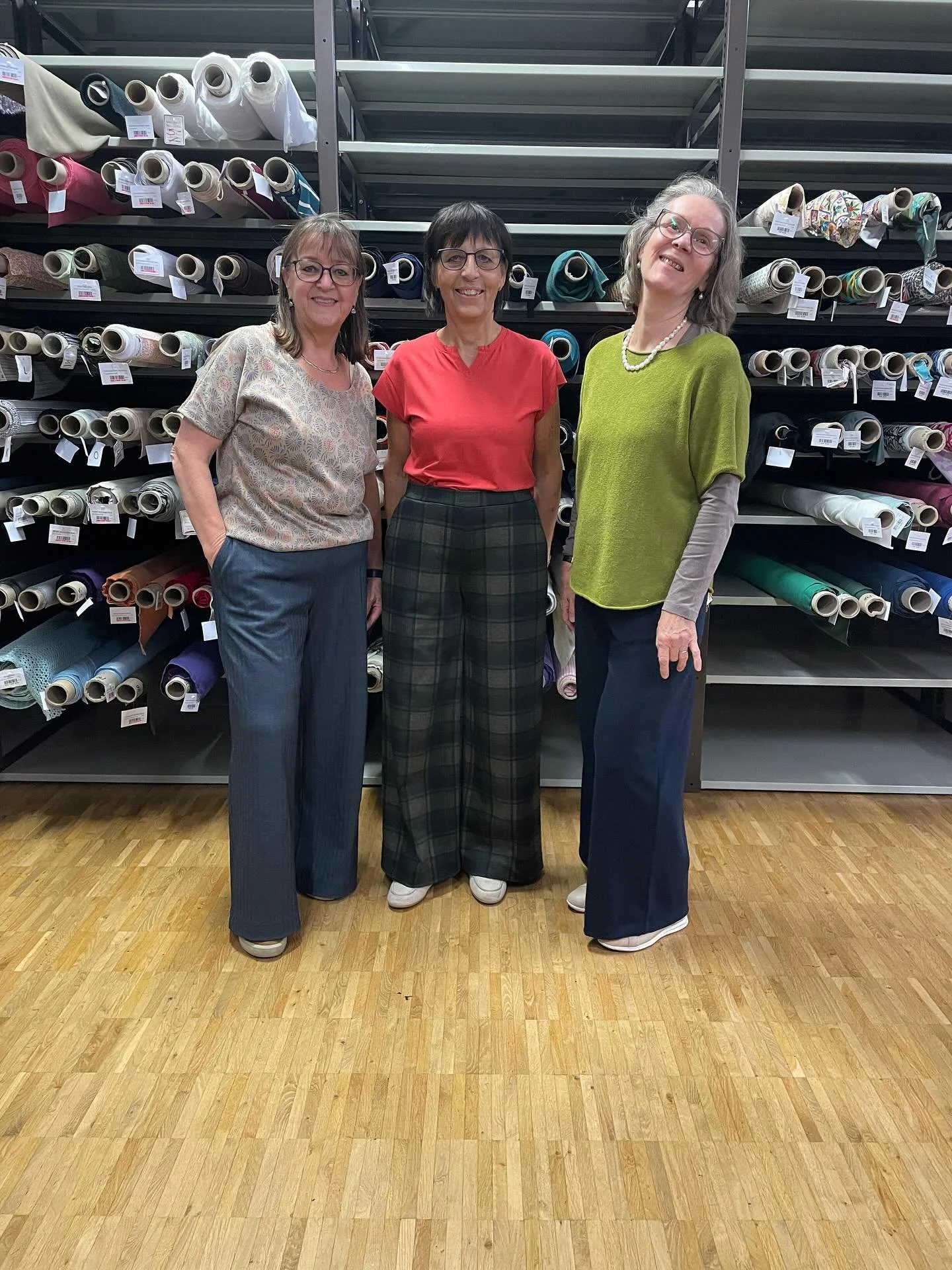 Diese 3 Frauen haben erfolgreich den Workshop ‚Weite Hose‘ absolviert. Viel Spass und ein tolles Resultat! ✨