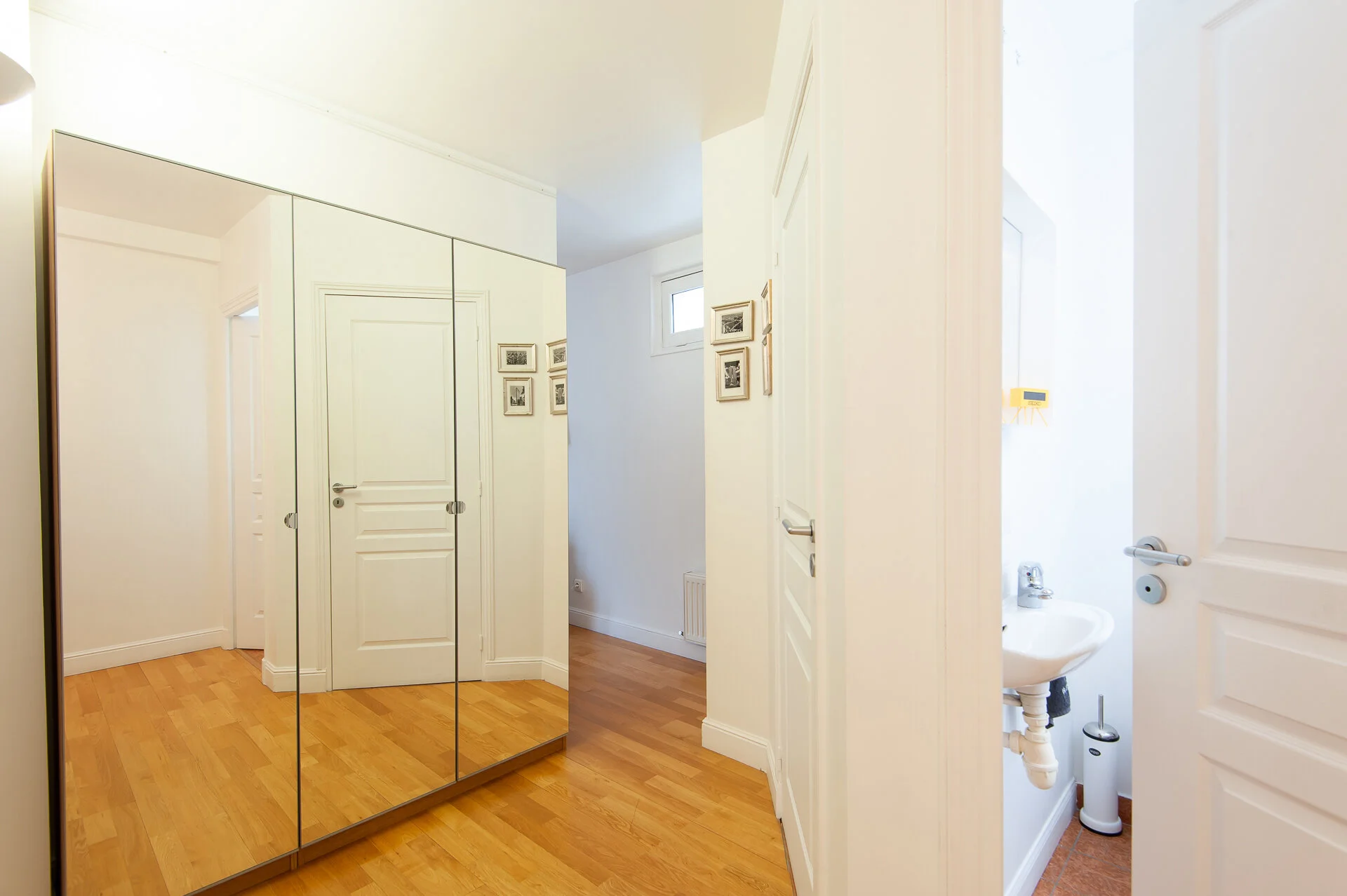 placard en miroir, nombreux rangements