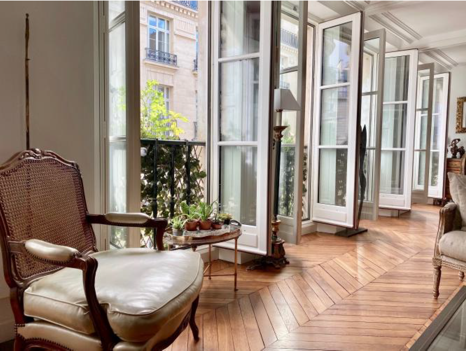 appartement haussmannien parisien au coeur de saint germain parquet charme de l'ancien