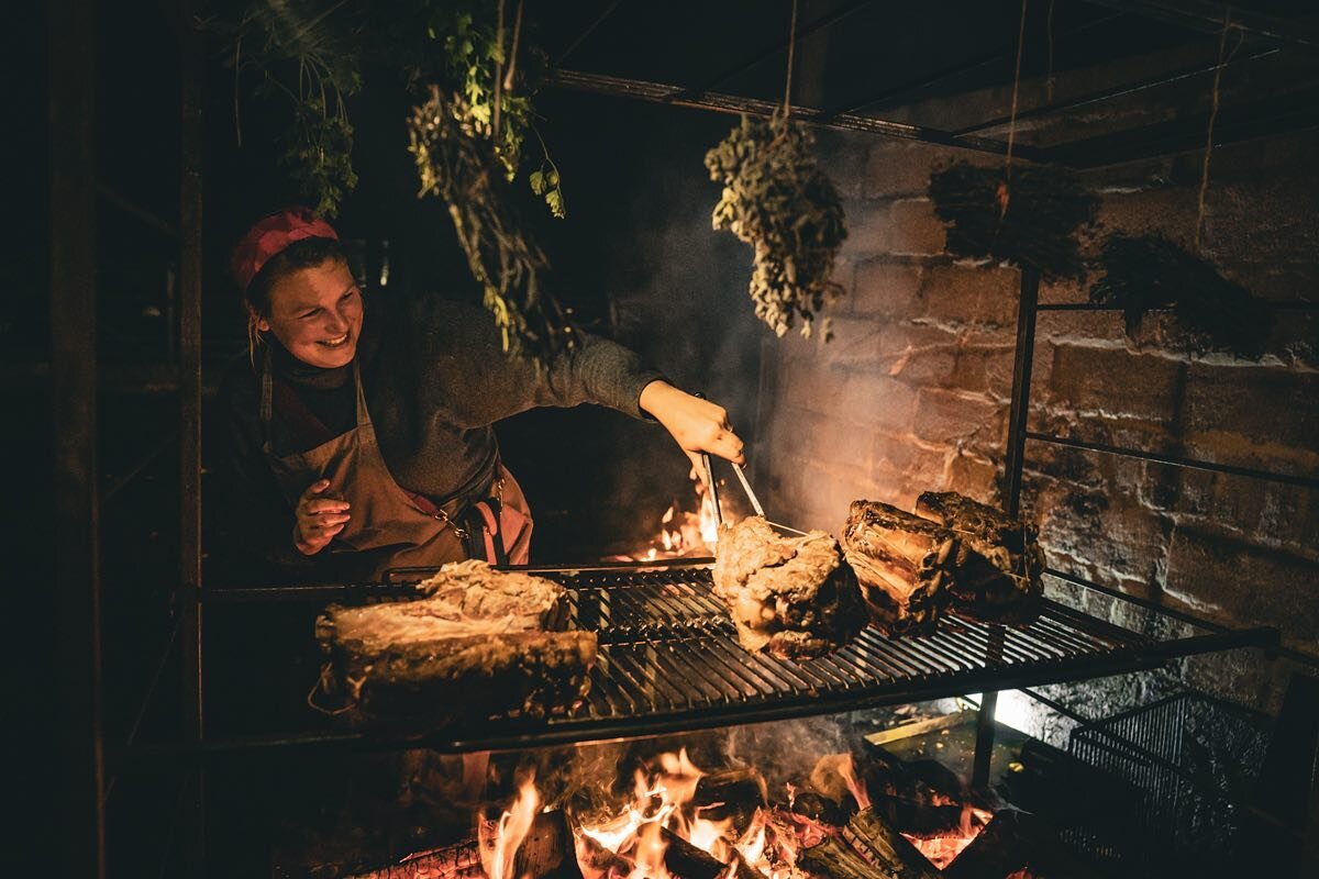 This incredible photo is from our first ever WILDFIRES. A pop up quarterly feast event by me and @bellorama_retreats 🤩 We wanted to create something that was different from going to your local pub or a smart restaurant but a experience full of sight