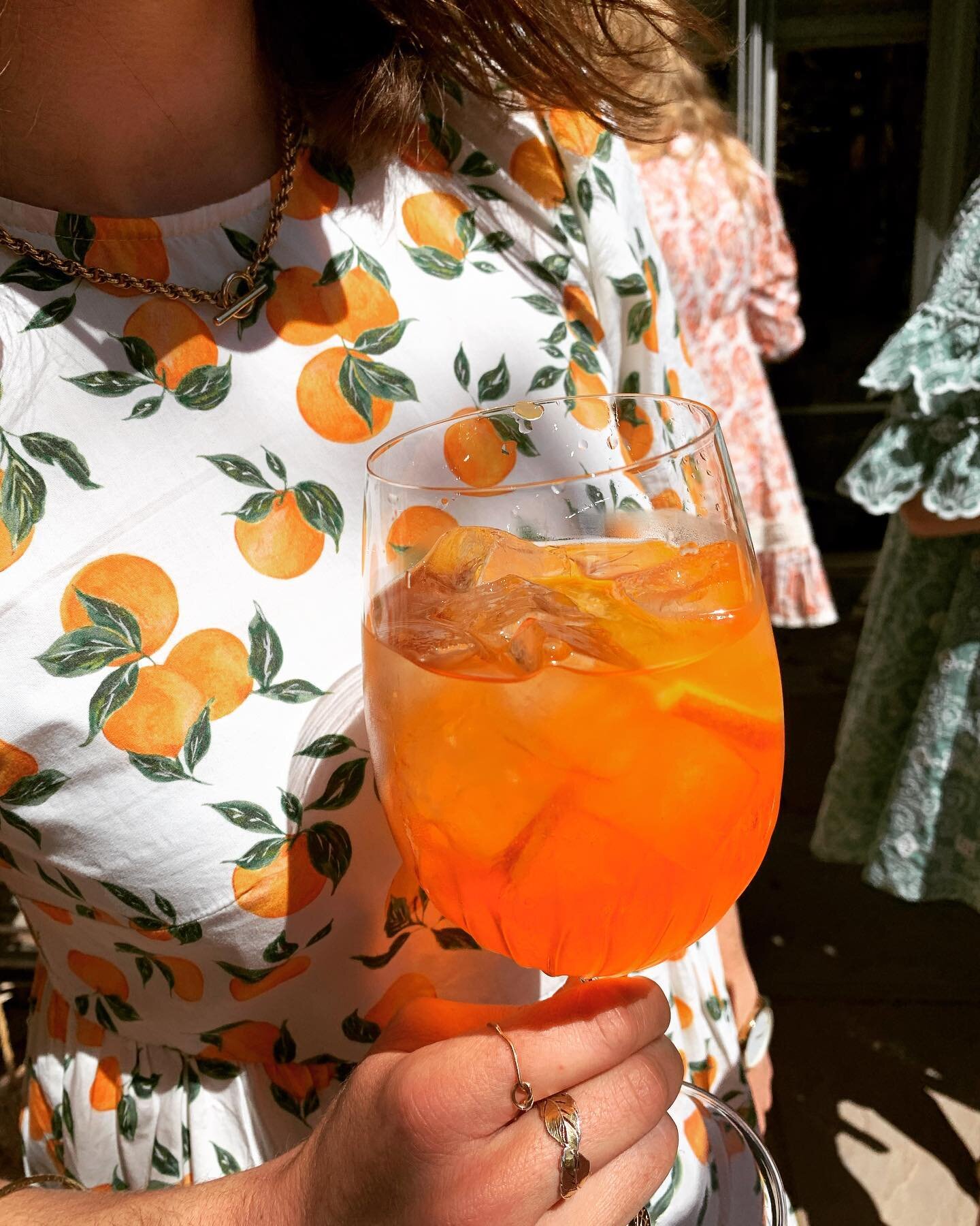 Cheers to the long weekend! Too early for a coronation spritz? Happy weekend all! Hope you all have best weekend with something fizzy in your hand toasting to our new king 👑#coronationcocktails #aperolspritz #aperolspritztime #bankholidayweekend  #c