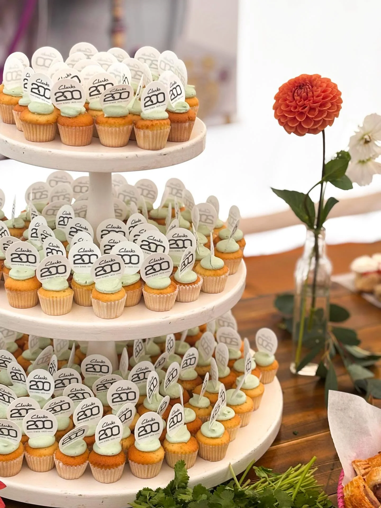 Clarks 200 💚

Throughout the year we enjoy working with some amazing businesses to create bespoke experiences. 

When @clarksshoes reached out to us we leapt at the chance to create something special! 

A celebration finger food lunch for the whole 