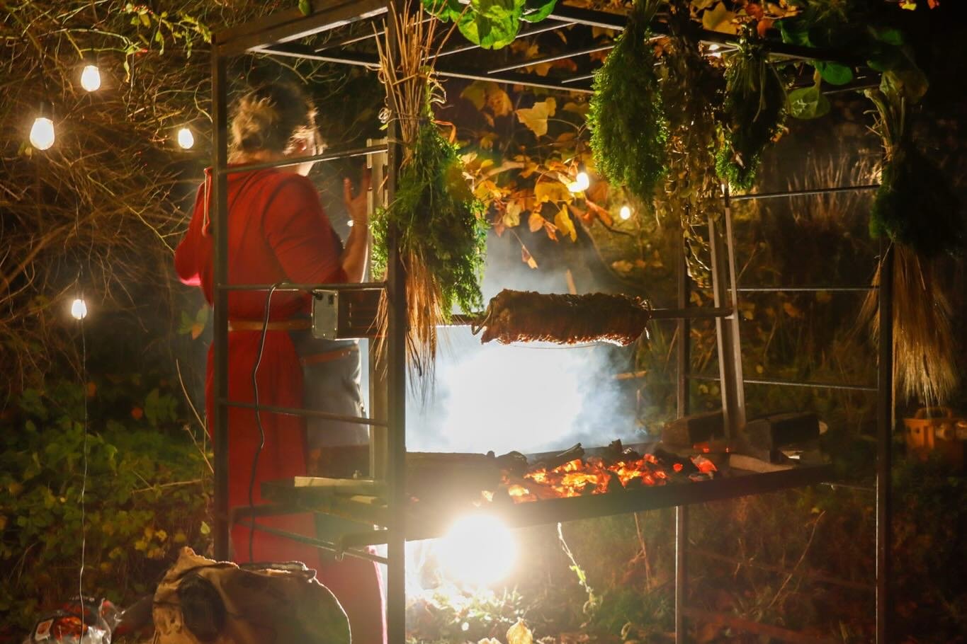 Fire cooking in winter is full of wonder and joy!
Guests wonder outside to warm up by the fire and chat all things food and those inside get to taste and smell the incredible effect food cooked over fire has!
The weather can sometimes challenge us bu