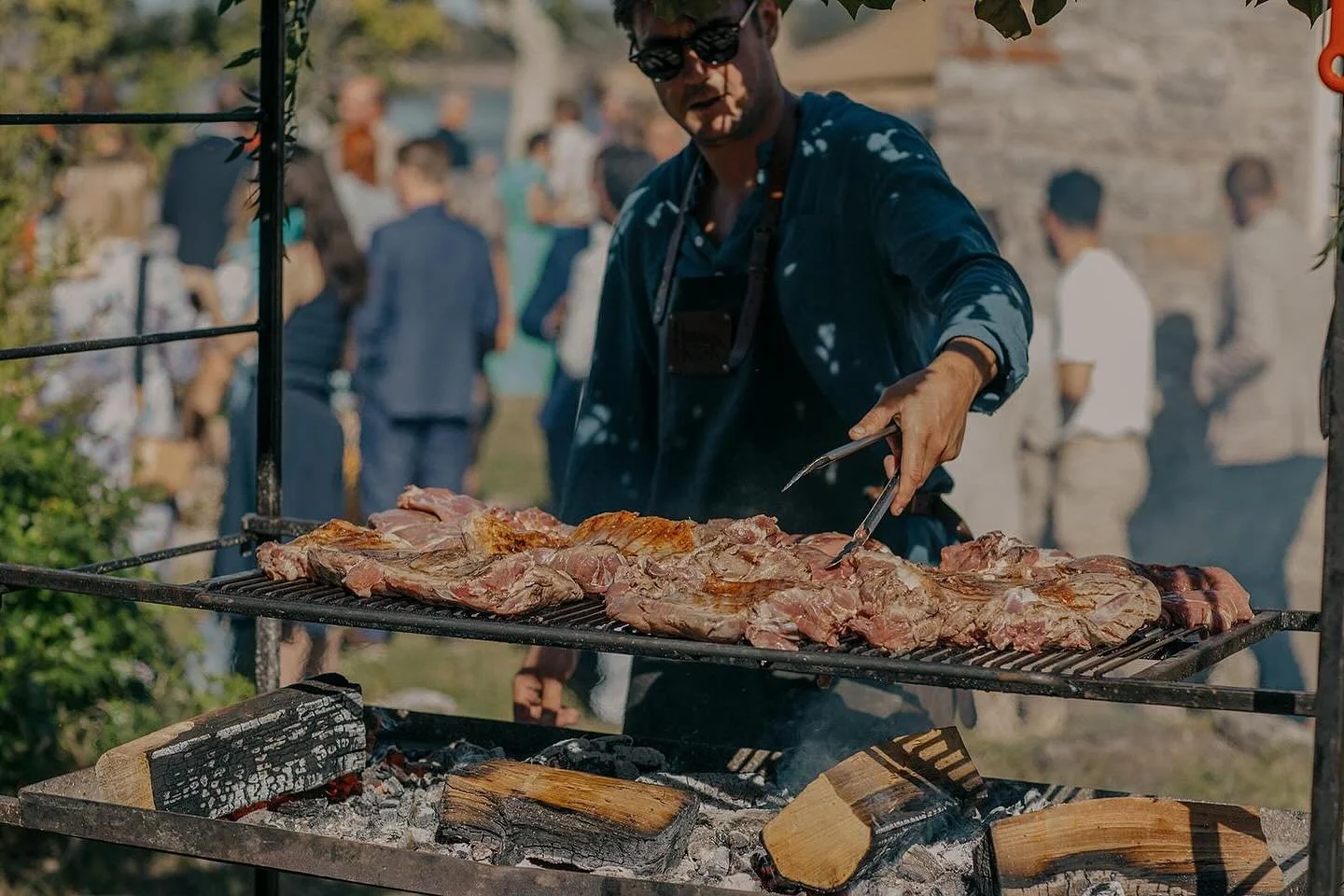 A soggy and wet Sunday here in Dorset has us reminiscing about our wonderful summer events! 
This one with one of our amazing fire chefs was the perfect summers day ☀️

&bull;
&bull;

#reminiscing #throwback #dorset #rainydays #firechef