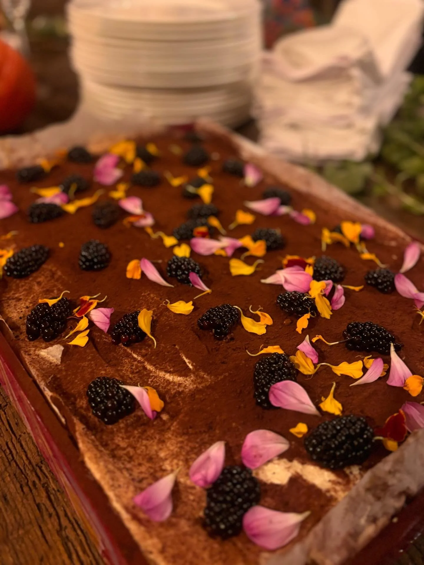 Totally obsessed with tiramisu! A stunning pudding to share at the table or even as an alternative wedding cake&hellip; Look at her, she&rsquo;s a beauty ❤️