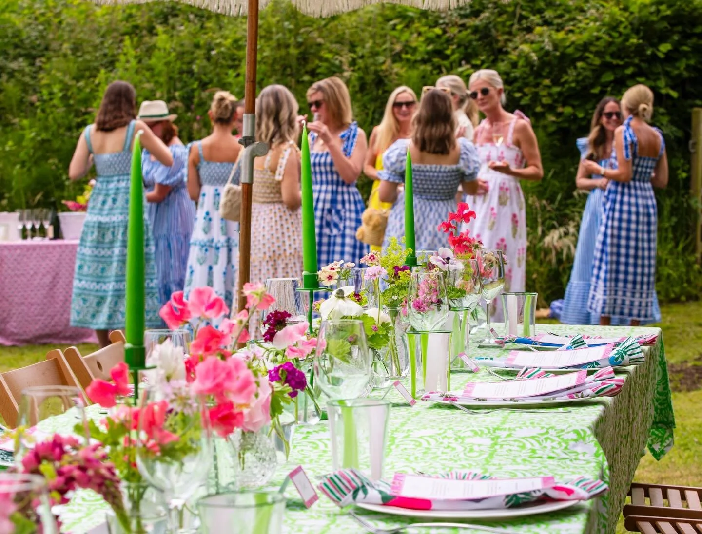 Give me the sunshine ☀️☀️☀️ throwback to a stunning lunch @allerdorset last summer for @pink_city_prints . The most magical day of colour, fire &amp; flavour 🫶🔥 loved being part of this wonderful lunch
