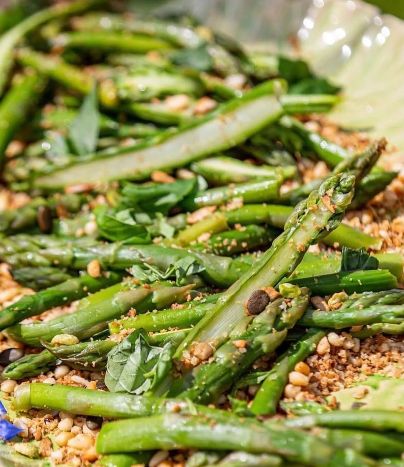 England produces the most incredible fruit of vegetables. We just have to take advantage of them when they arrive! When something special comes into season, we love to showcase it in a side dish or as part of the main event. As an example, Asparagus 
