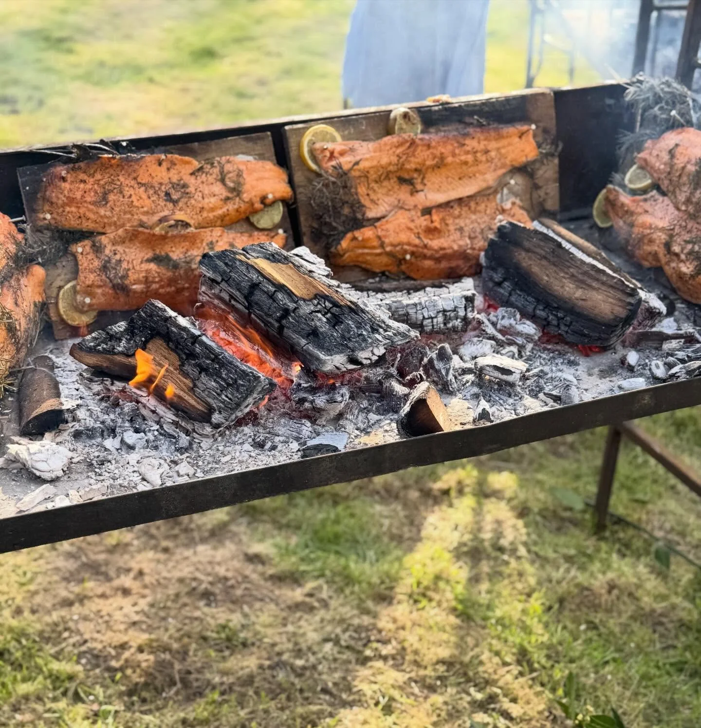 What a centrepiece! 🐟 Dorset trout slowly smoked over beech wood and Dorset charcoal. Once cooked we top it with a pine nut &amp; lemon salsa- totally delicious ⭐️