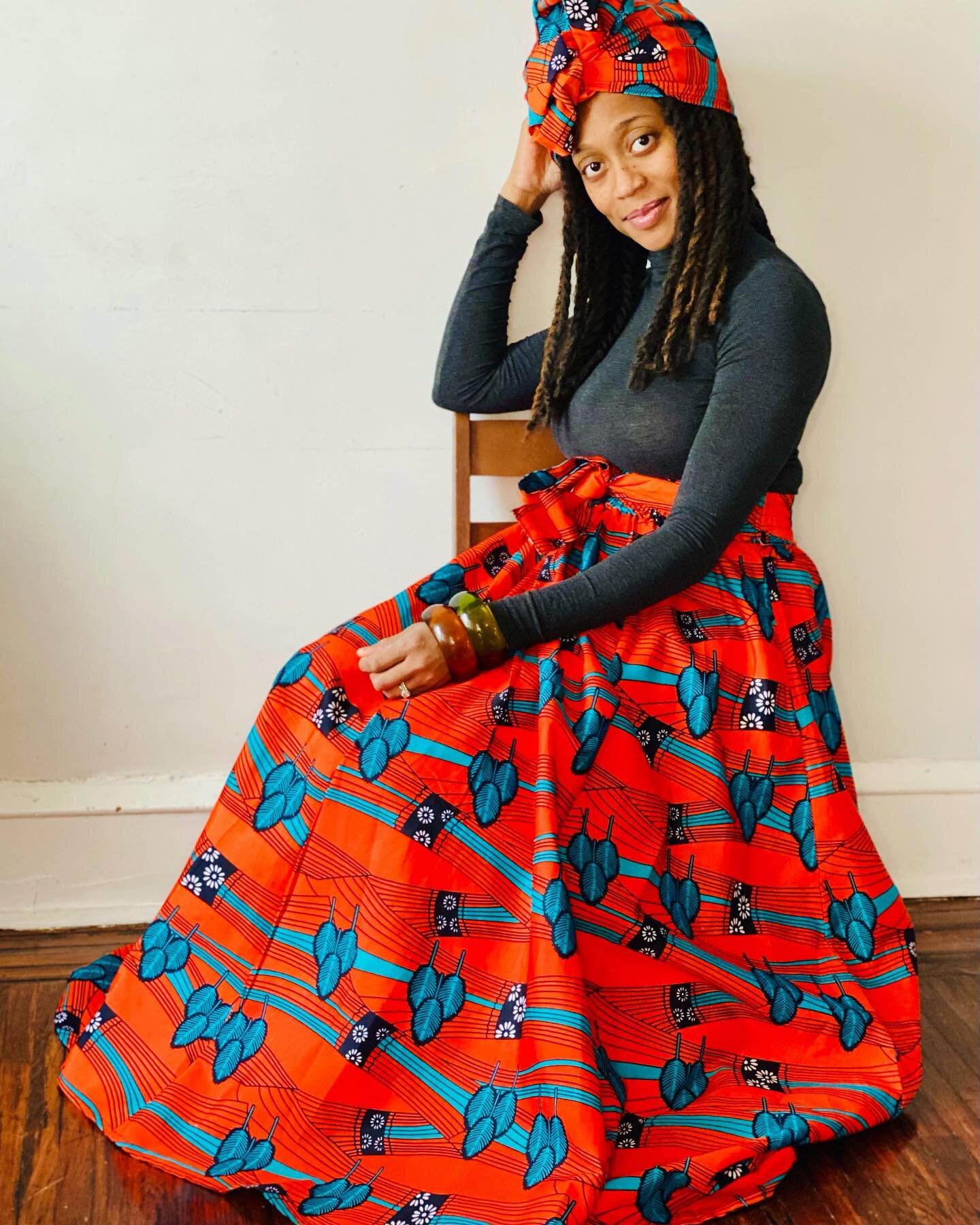 So excited to get my first @shop.setapart box which included this skirt and headwrap!! Due to the size of the skirt, they were unable to use their signature box, but I added a photo of what your box will look like when you order in other months. 

Th