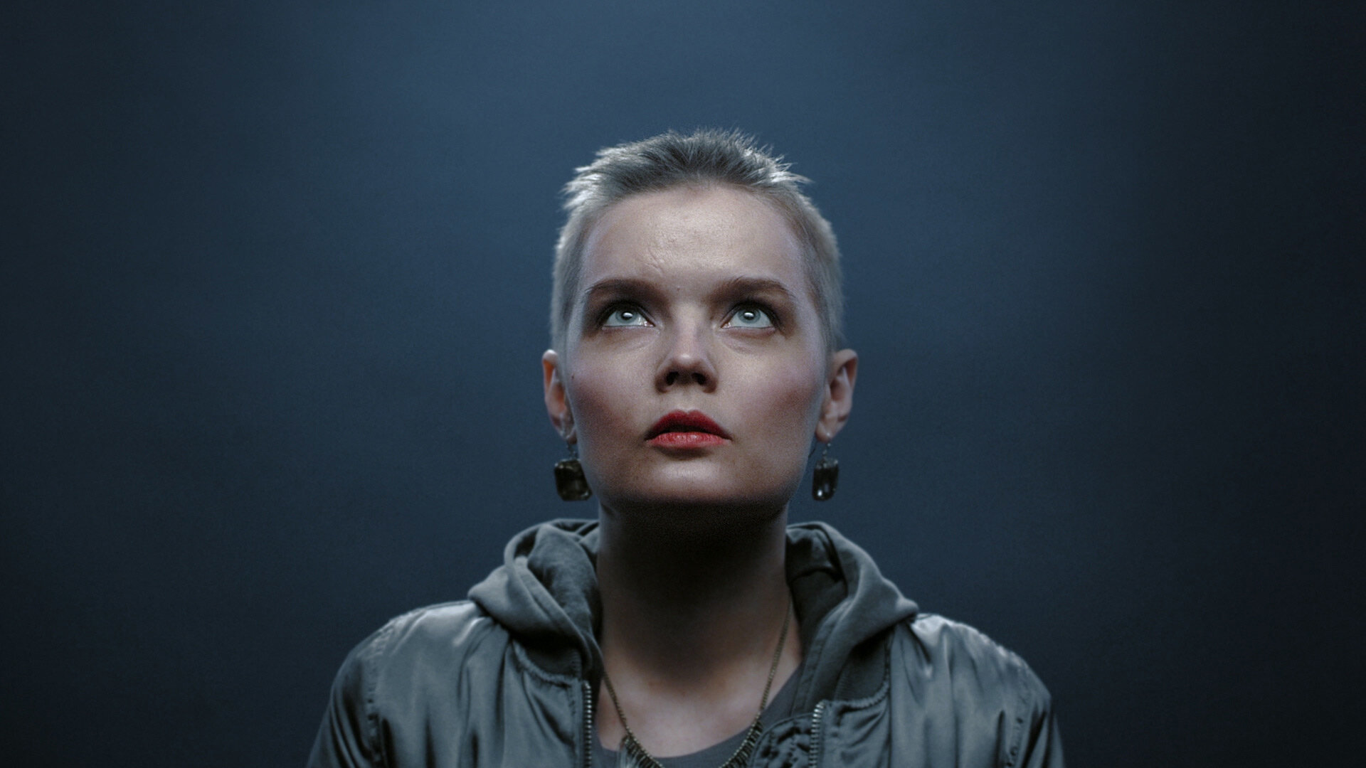 SVT-Val-girl-looking-up.jpg