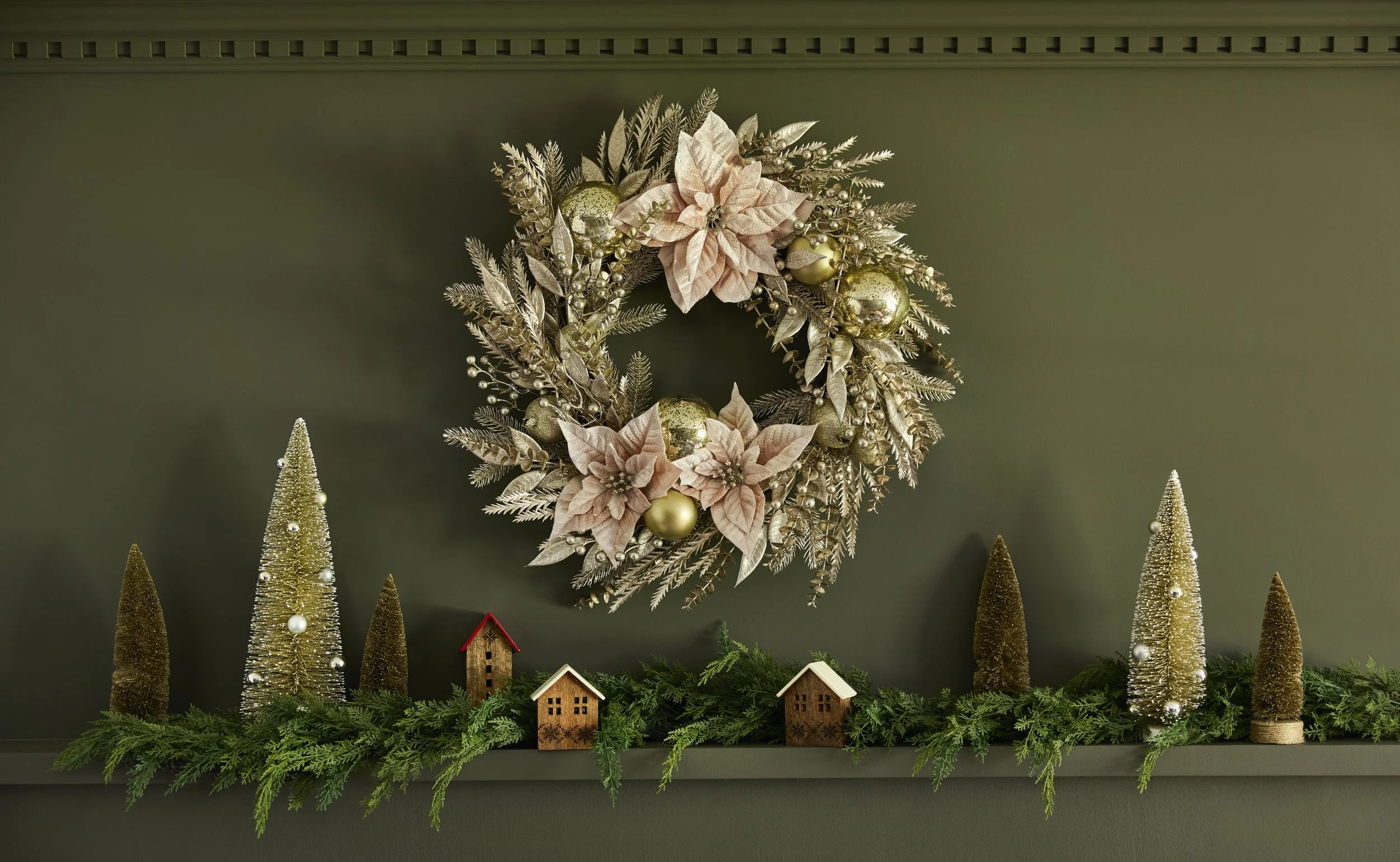 3825-11624 FW38 Holiday_Wreath gif_ALTFOROMNI.jpg