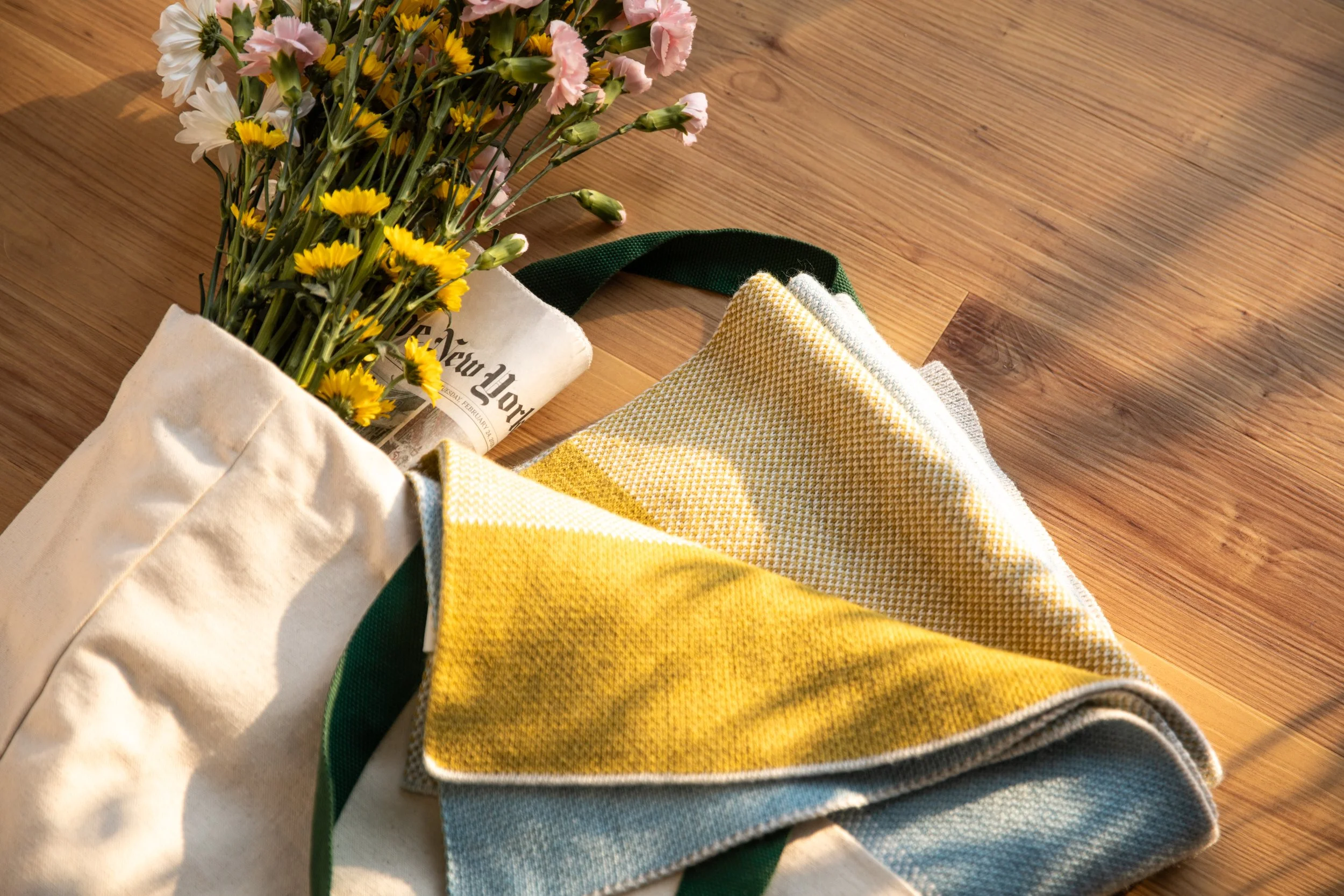 Sunbrella_LTD-Spring-Throws_Location-Lifestyle_34.jpg
