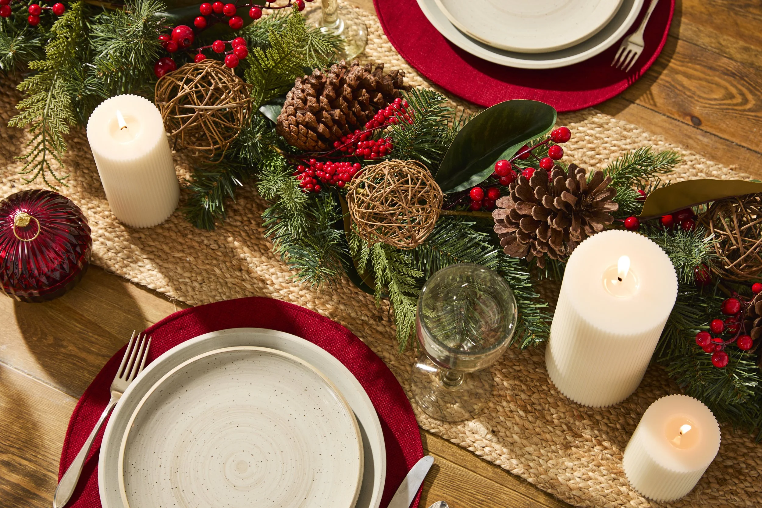 3825-11624 FW38 Holiday_garland styling 1.jpg