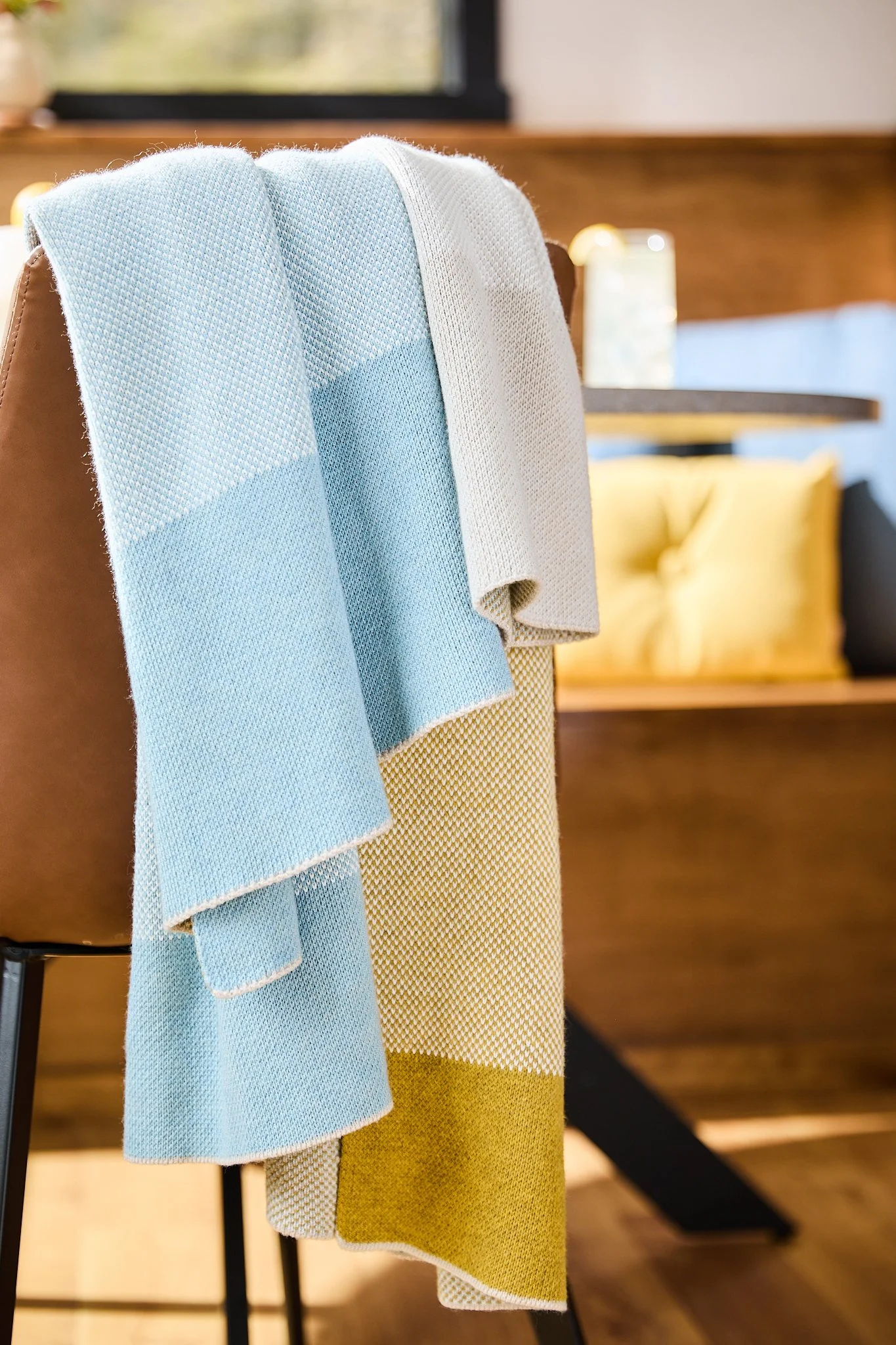 Sunbrella_LTD-Spring-Throws_Location-Lifestyle__13.jpg