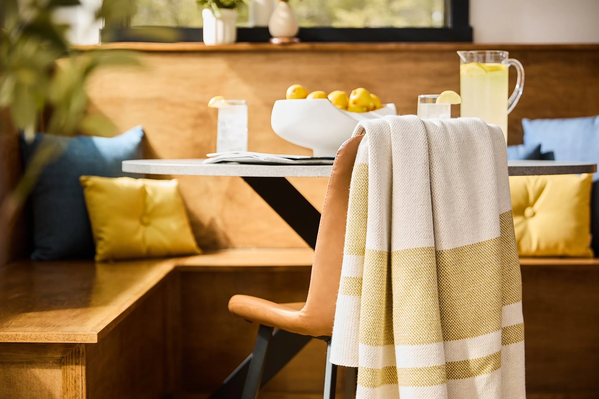 Sunbrella_LTD-Spring-Throws_Location-Lifestyle__19.jpg