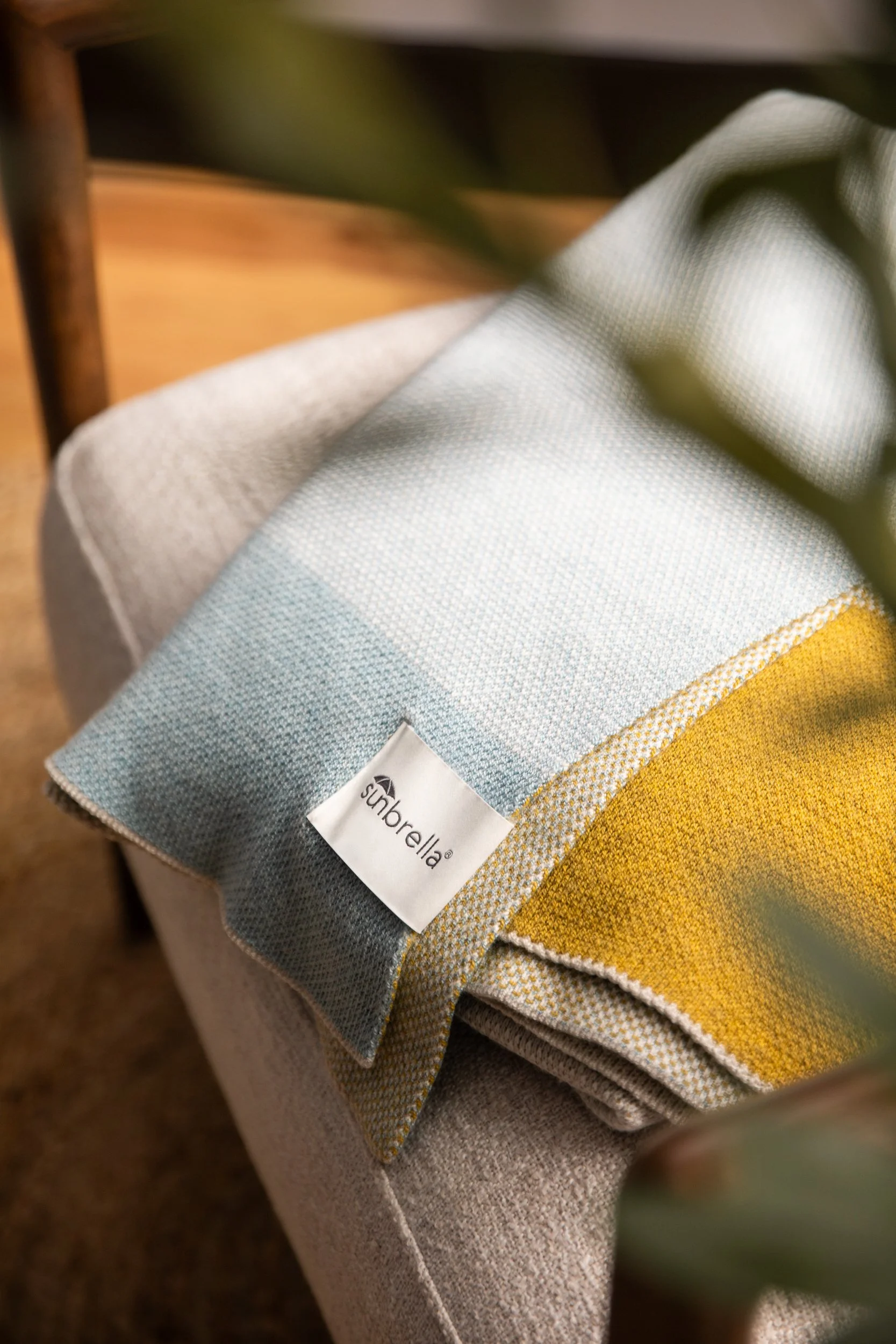 Sunbrella_LTD-Spring-Throws_Location-Lifestyle_39.jpg