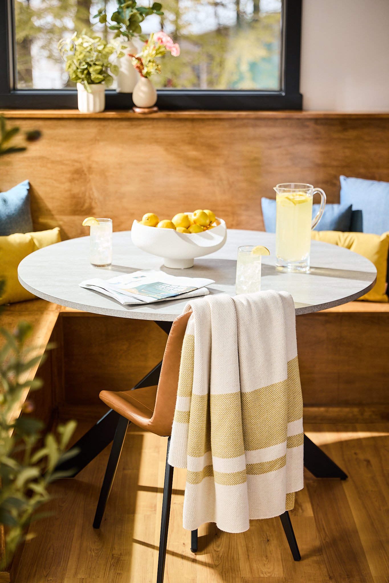 Sunbrella_LTD-Spring-Throws_Location-Lifestyle__22.jpg
