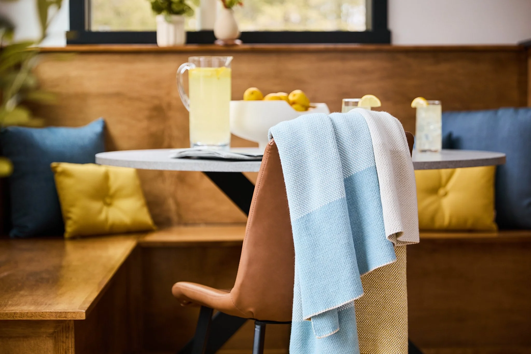 Sunbrella_LTD-Spring-Throws_Location-Lifestyle__11.jpg