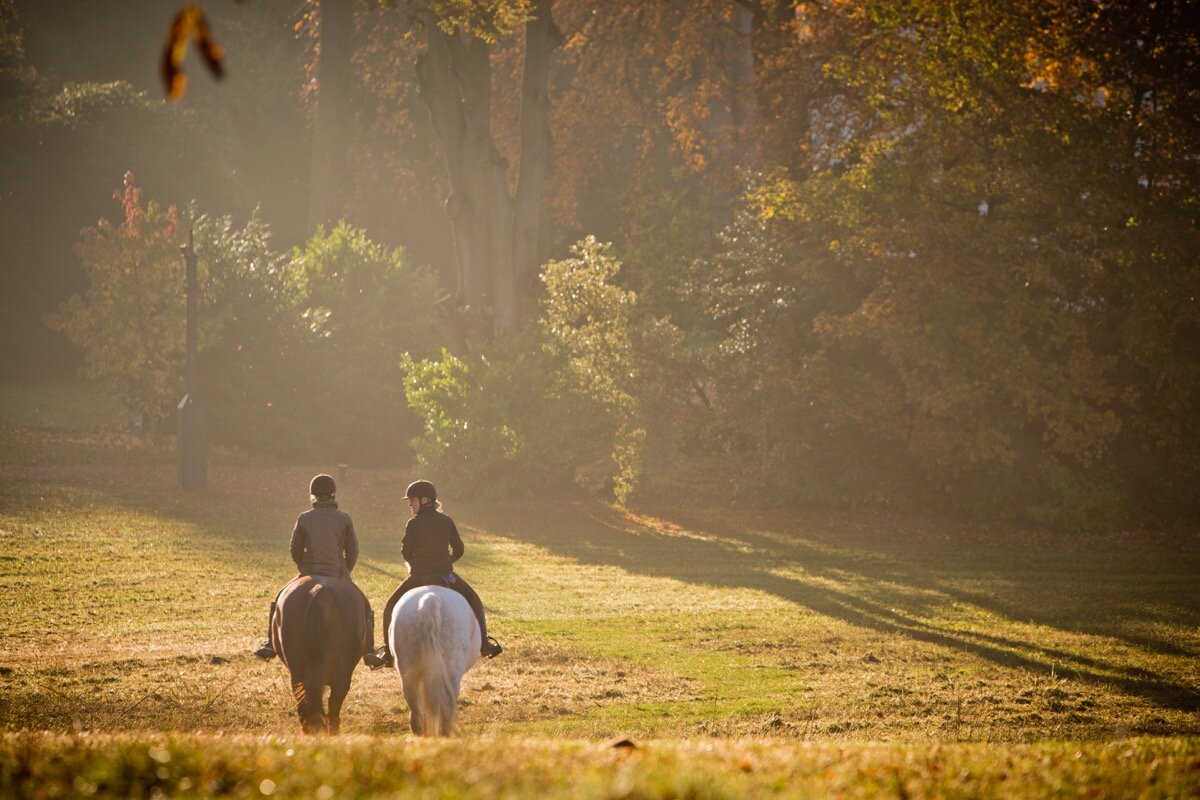 low-resCoworth Park-Equestrian Manager Katelyn Winter and Equestrian Instructor Nicola Bartropp on horses in grounds from behind-Autumn-highres copy.jpg