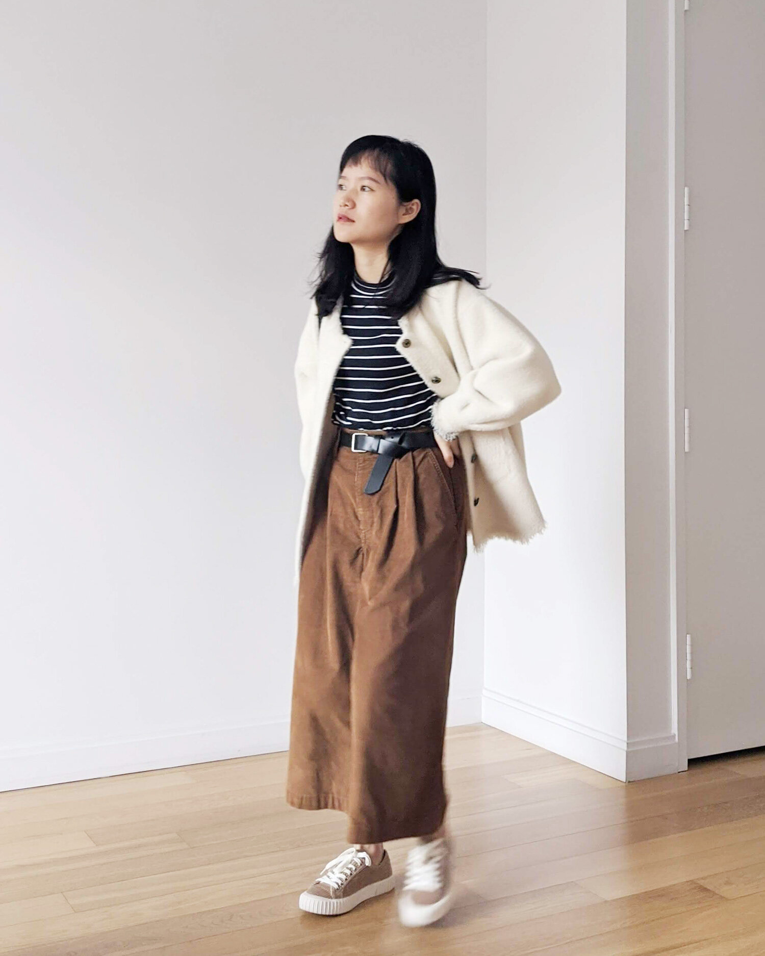 CapsuleWardrobe_MidFall2019_Outfit_LivingPetite_05.jpg