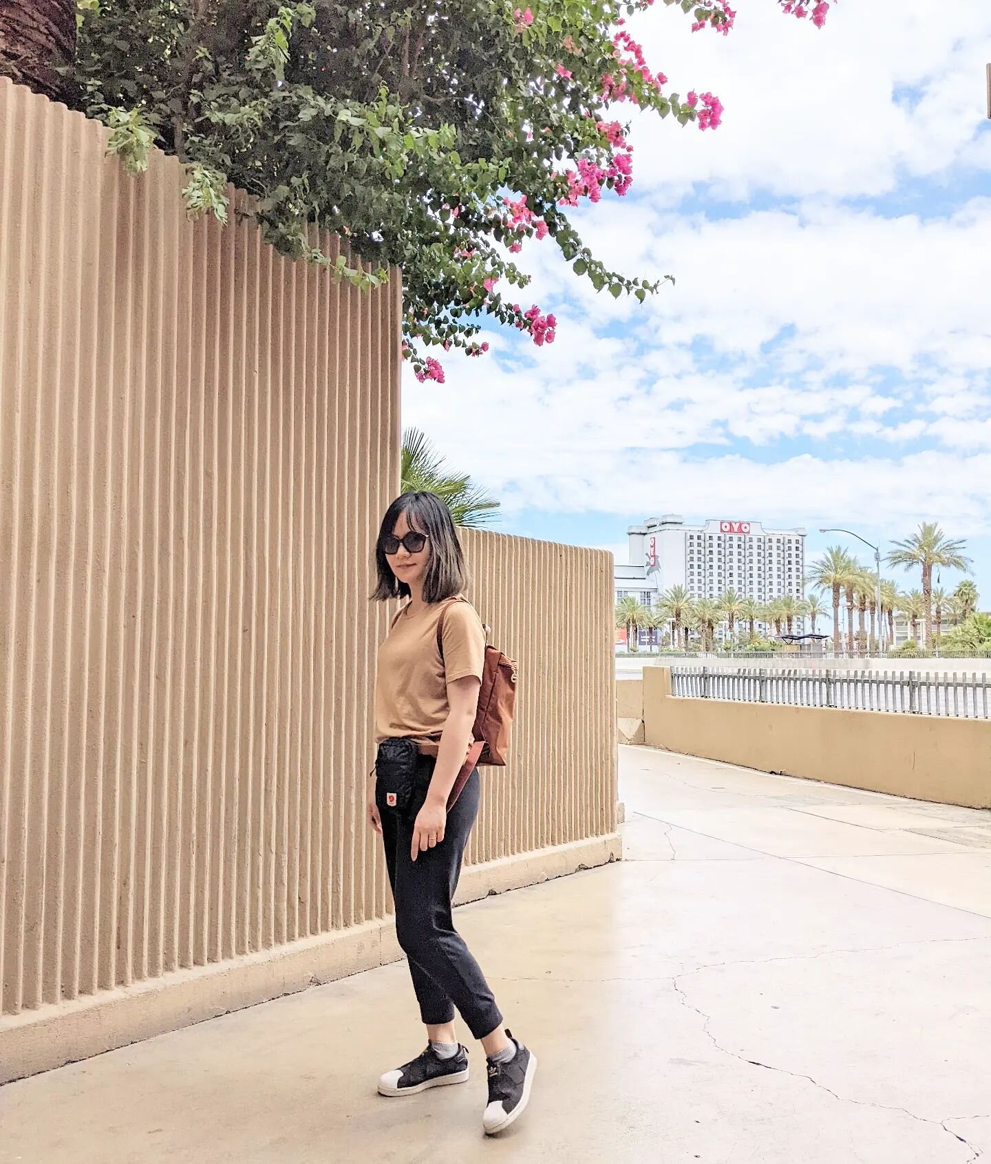 A quick one day stop in the hot and dry Las Vegas 🏜️ 
Blending in with this simple camel tee from @thredup it goes with every bottom I packed for this trip. #ThriftLoudly #thredUPambassador #secondhandfirst 
.
.
.
.
#summertravel #domestictravel #si