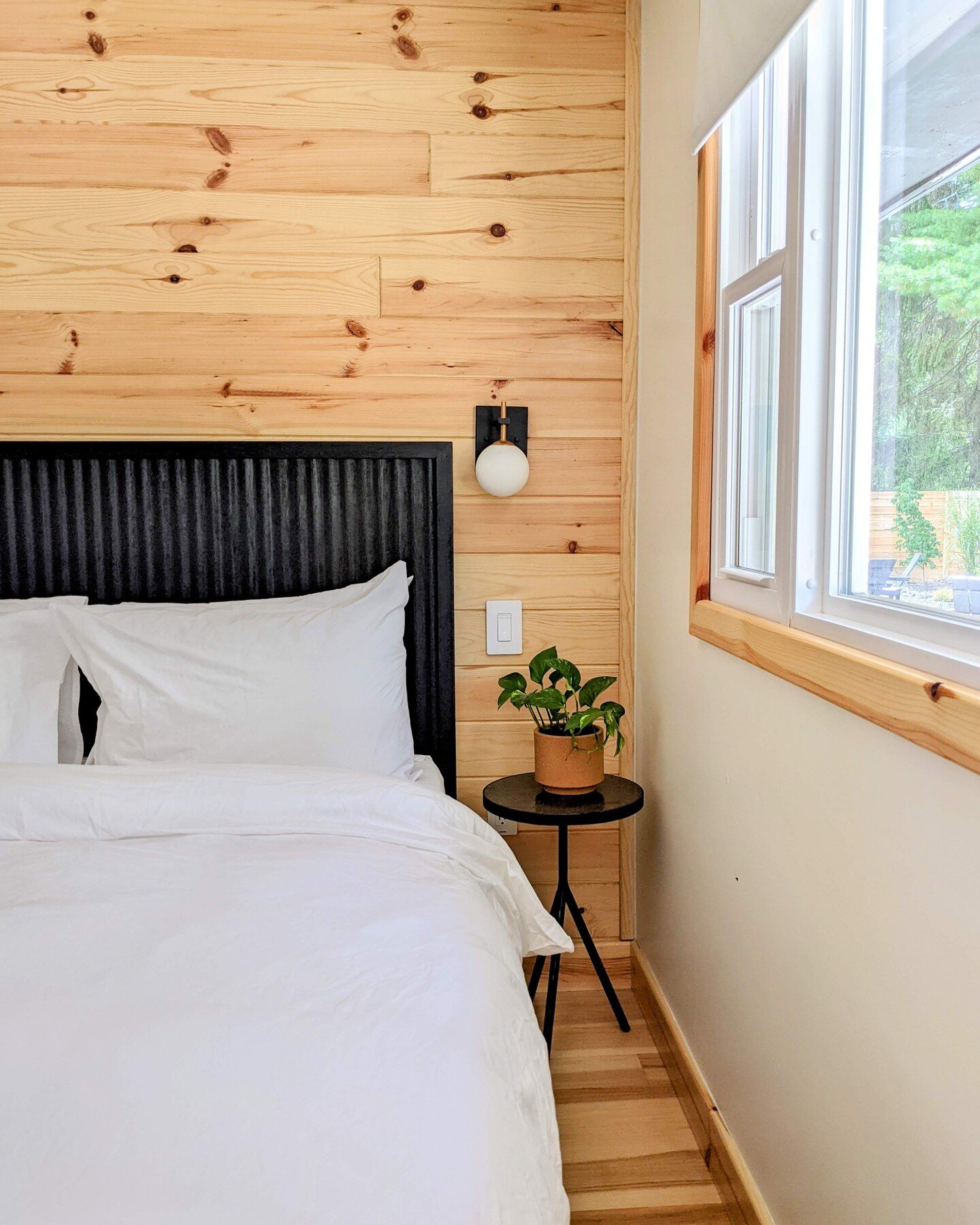 New blog post is up for a quick review of The Rex Hotel @staytherex It was my first time visiting The Poconos and I loved it!
.
.
.
#boutiquehotel #uniquehotel #newblogpost #newpost #nycblogger #petiteblogger #cabinliving #cabinlife #moderncabin #wee