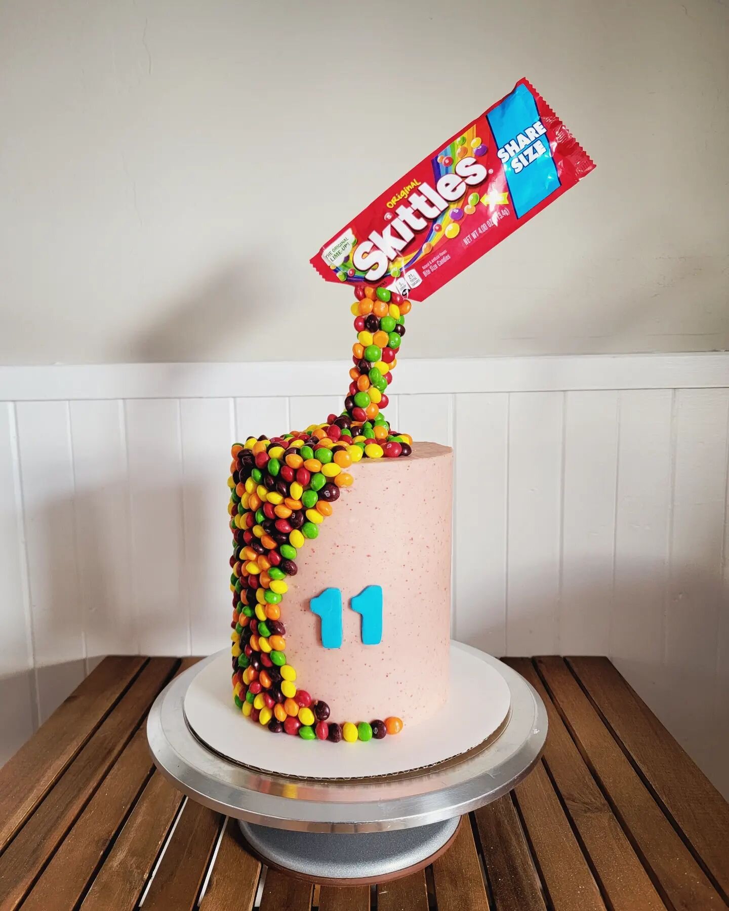 Skittles Cake

Tender Vanilla Cake Layers, hallowed and filled with Skittles and covered in Whipped Strawberry Buttercream. 

#skittles #skittlecake #zerogravitycake #vanillacake #filledwithskittles #strawberrybuttercream #strawberryfrosting #cakedec