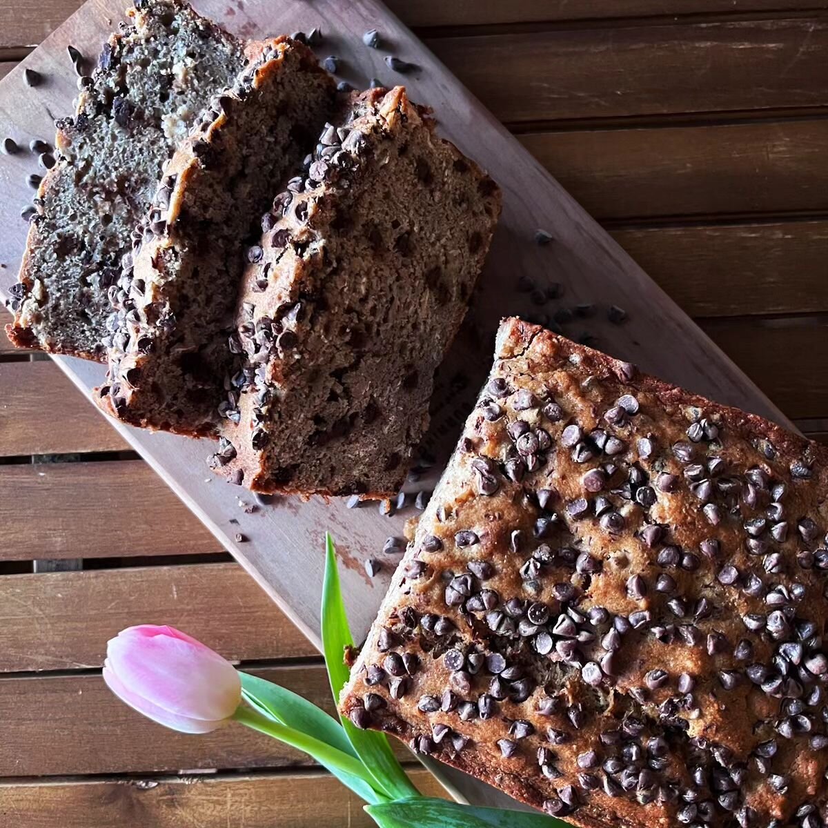 The most delicious Banana Bread with Mini Chocolate Chips and Traditional Banana Bread

It's a winner🙌 

@farmhouse_wf will have it in stock!! 

Stop by Thursday-Sunday 8 am- 1 pm and grab a slice!! 

#bananabread #chocolatechipbananabread
#banana #