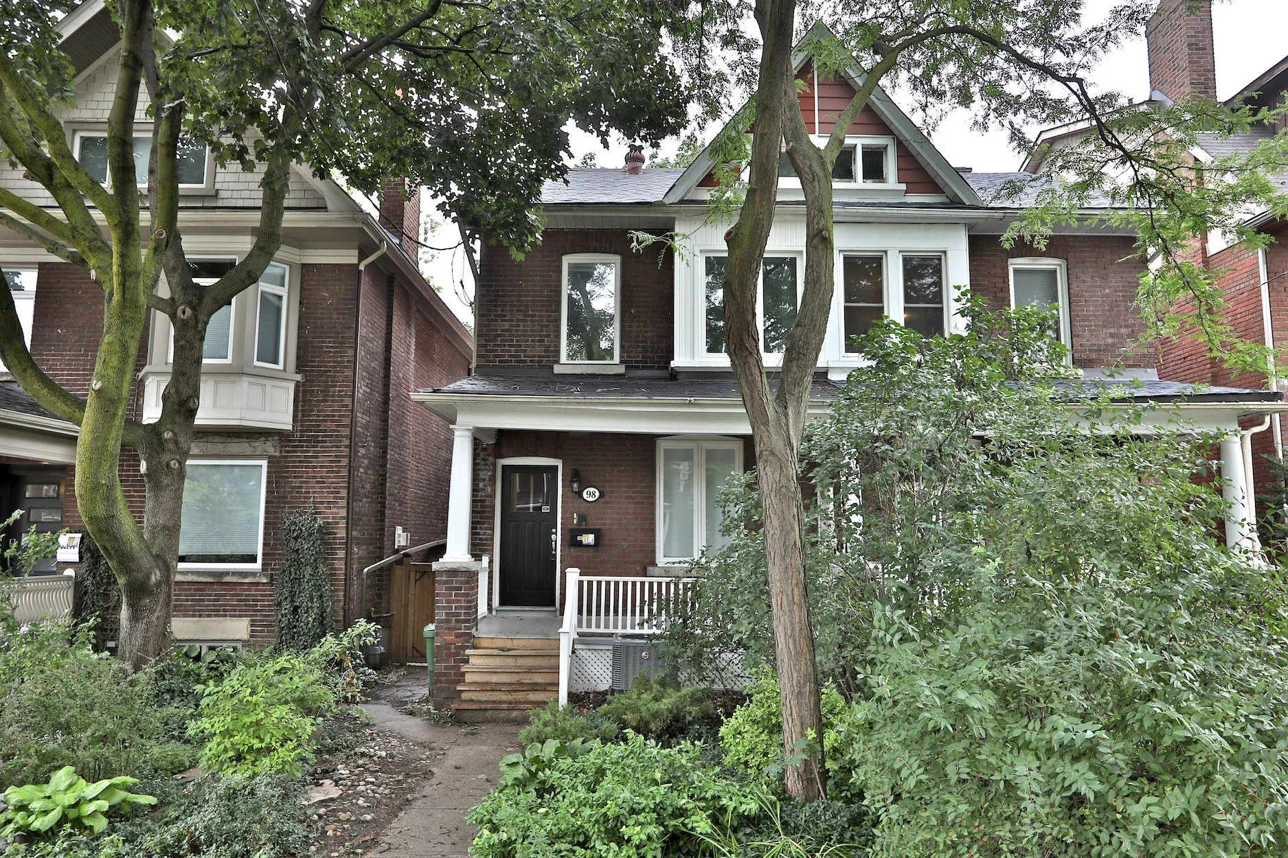 98 Hampton Avenue-Upper Level