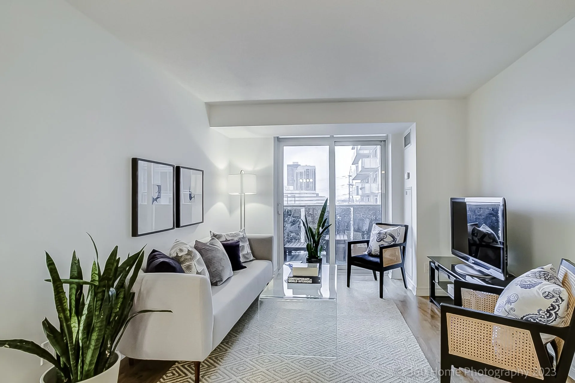 5233 Dundas St W, Suite 728