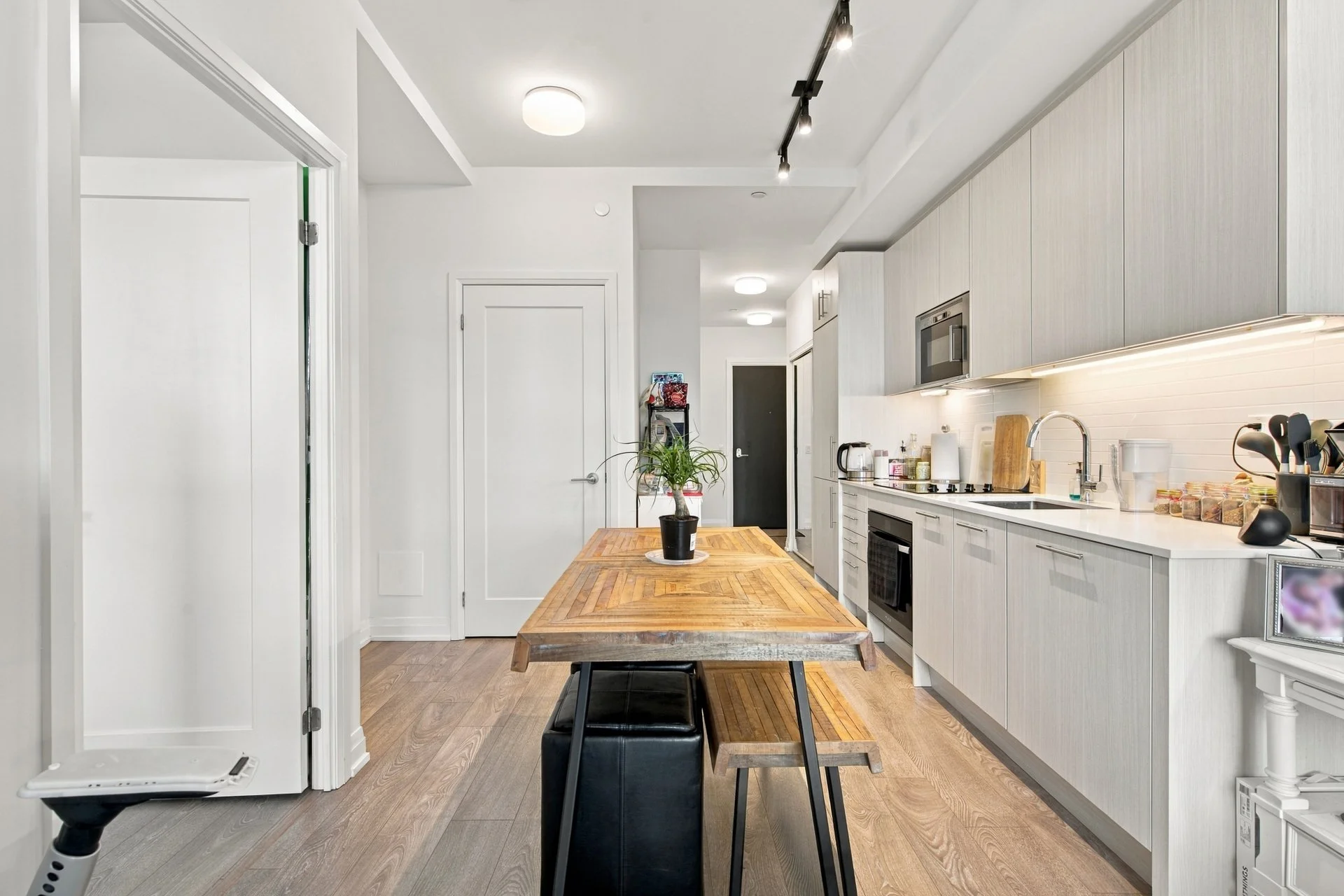 14. 12_001_Dining Room.jpg