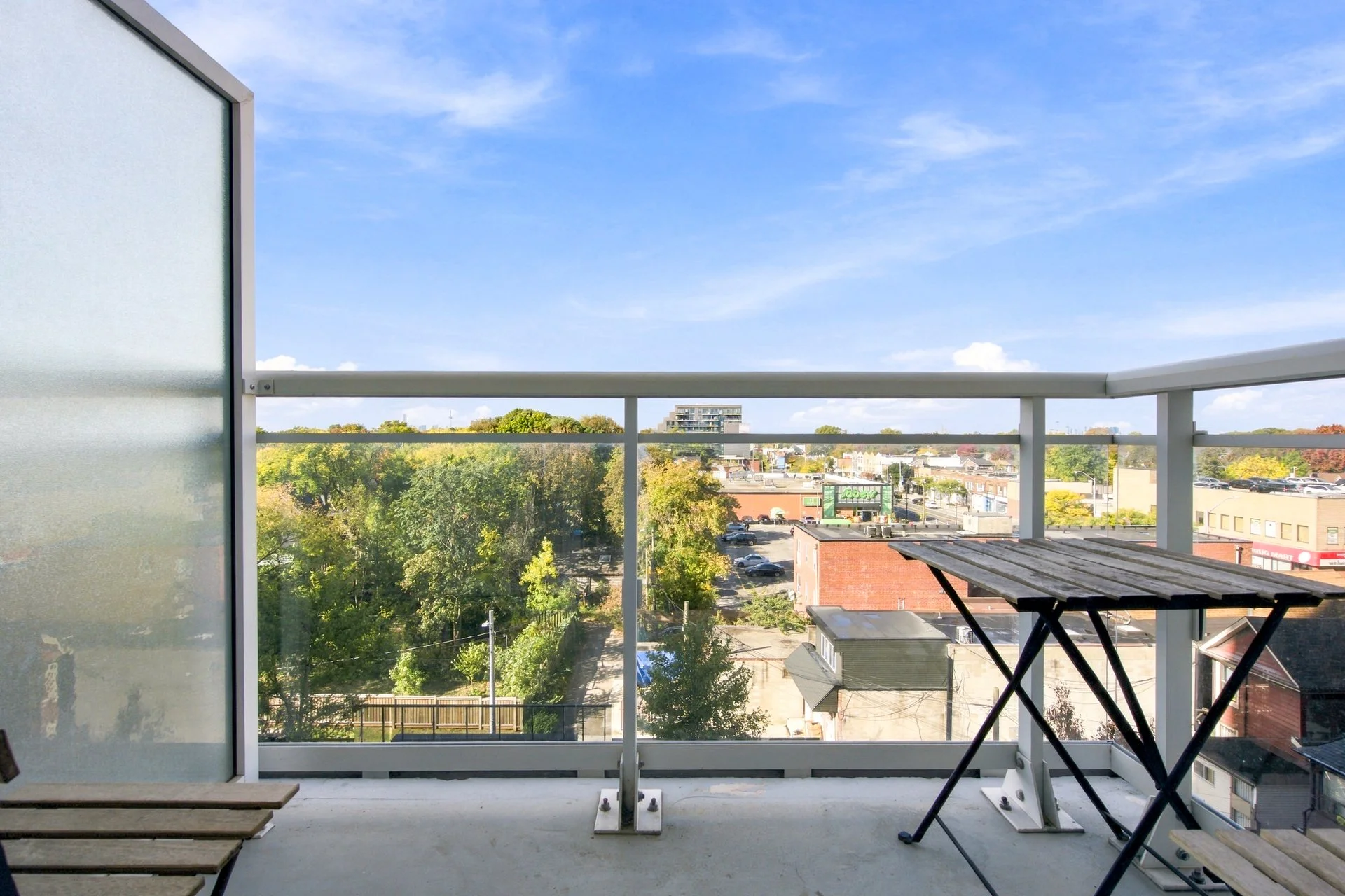 24. 47_001_Balcony.jpg