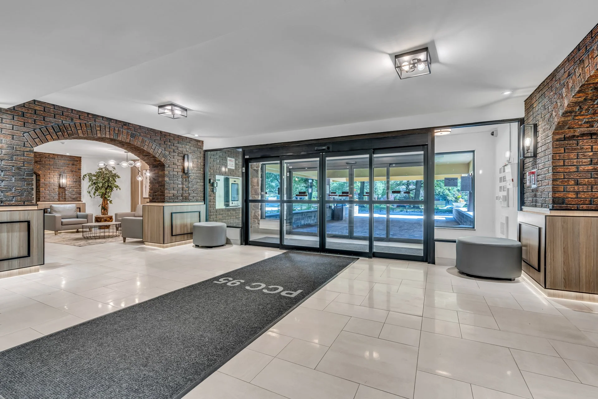 4_002_Lobby.jpg