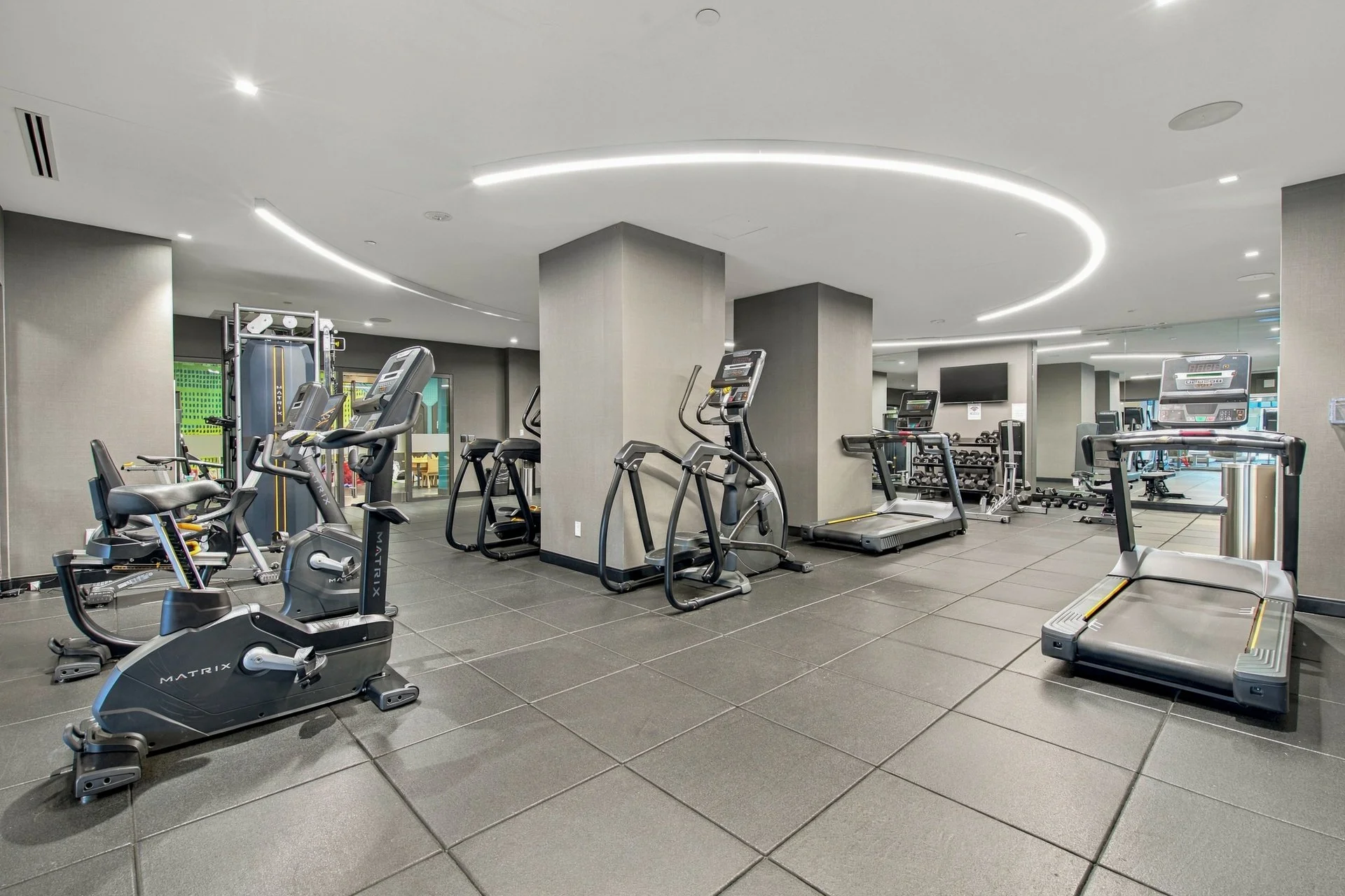 36. 80_012_Amenities.jpg
